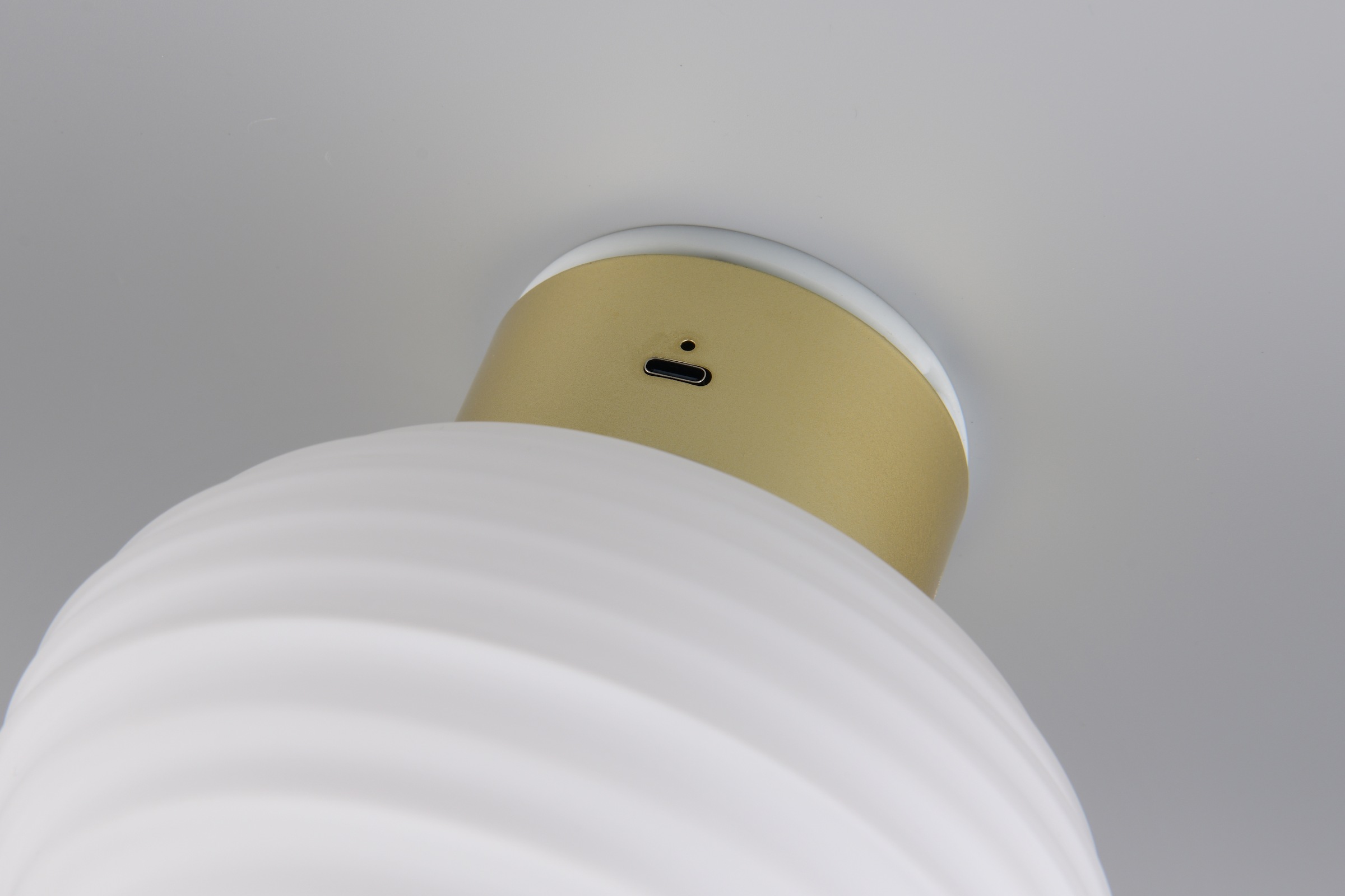 REALITY Leuchten LED Wandleuchte »EARL, runde Akku Wandlampe mit Touchdimmer, USB-Anschluss Ø 15,5cm«, 1 flammig, Leuchtmittel LED-Board | LED fest integriert, Akku Wandlampe Glasschirm, einfache Wandbefestigung, Tiefe 15 cm
