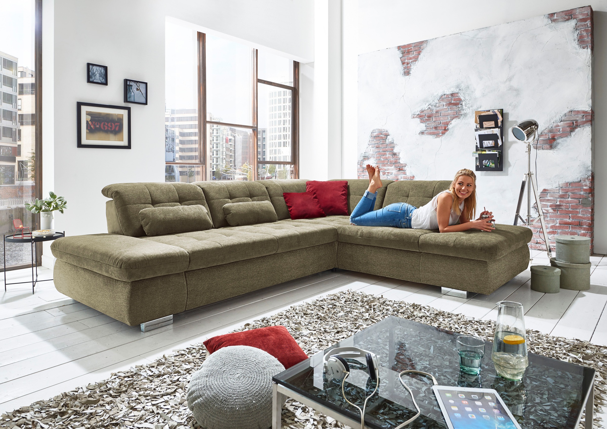 Die PlanBar Ecksofa "MP-IN17004 L-Form, Breite 323 cm, mit Federkern-Polsterung" inkl. Sitztiefenverstellung, wahlweise weitere Funktionen