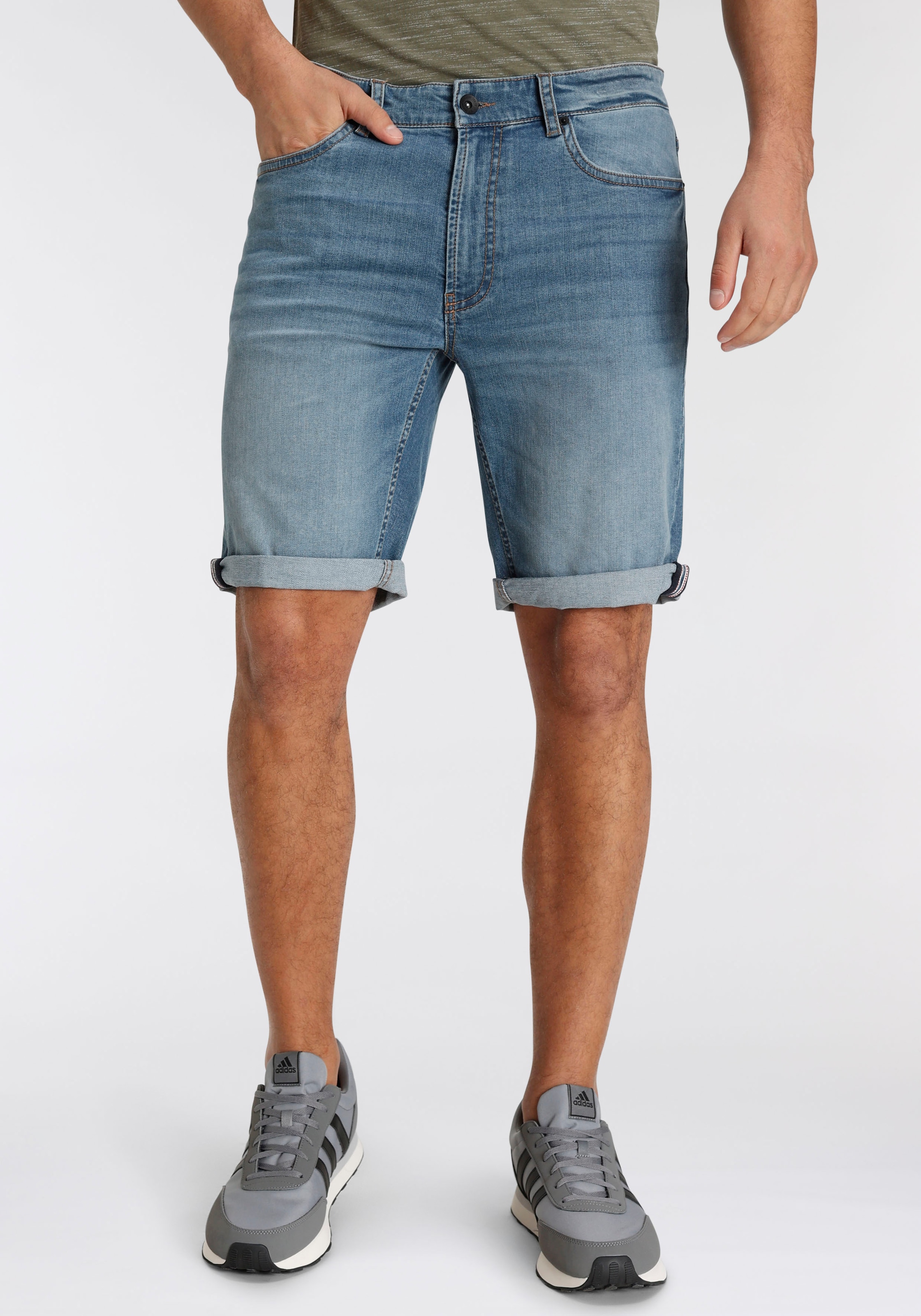 Jeansshorts »DEYO«, wassersparende Produktion durch OZON WASH