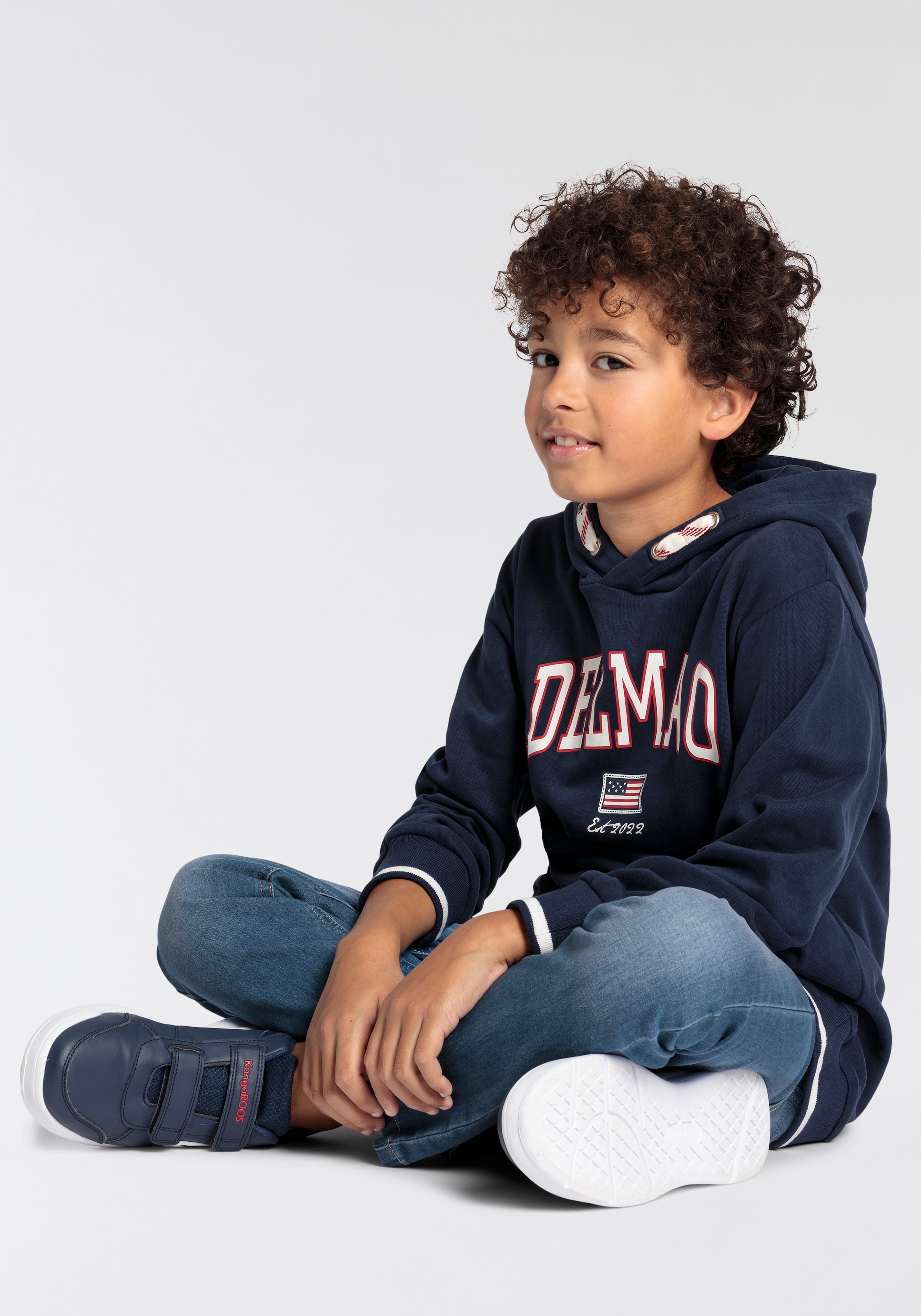 online Logo-Sweathirt BAUR | neuen Delmao Jungen«, der kaufen Marke »für Kapuzensweatshirt DELMAO