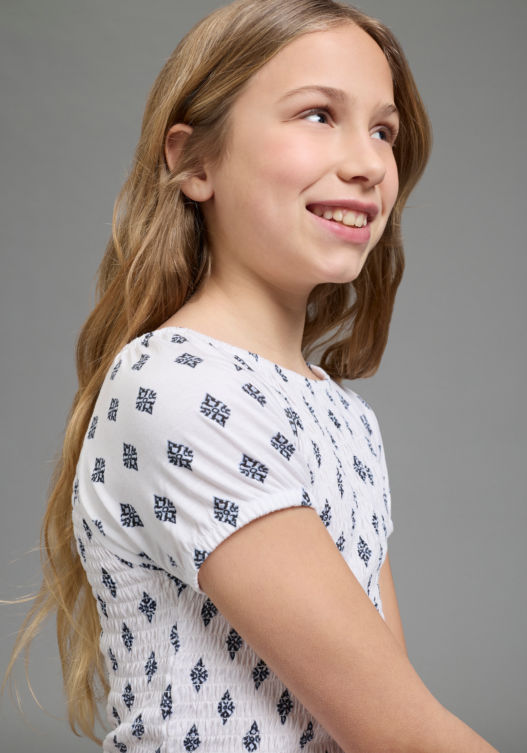 Bruno Banani Jerseykleid »Banani Smoke Kleid« für Mädchen, mit Carmenausschnitt, aus elastischem Jersey