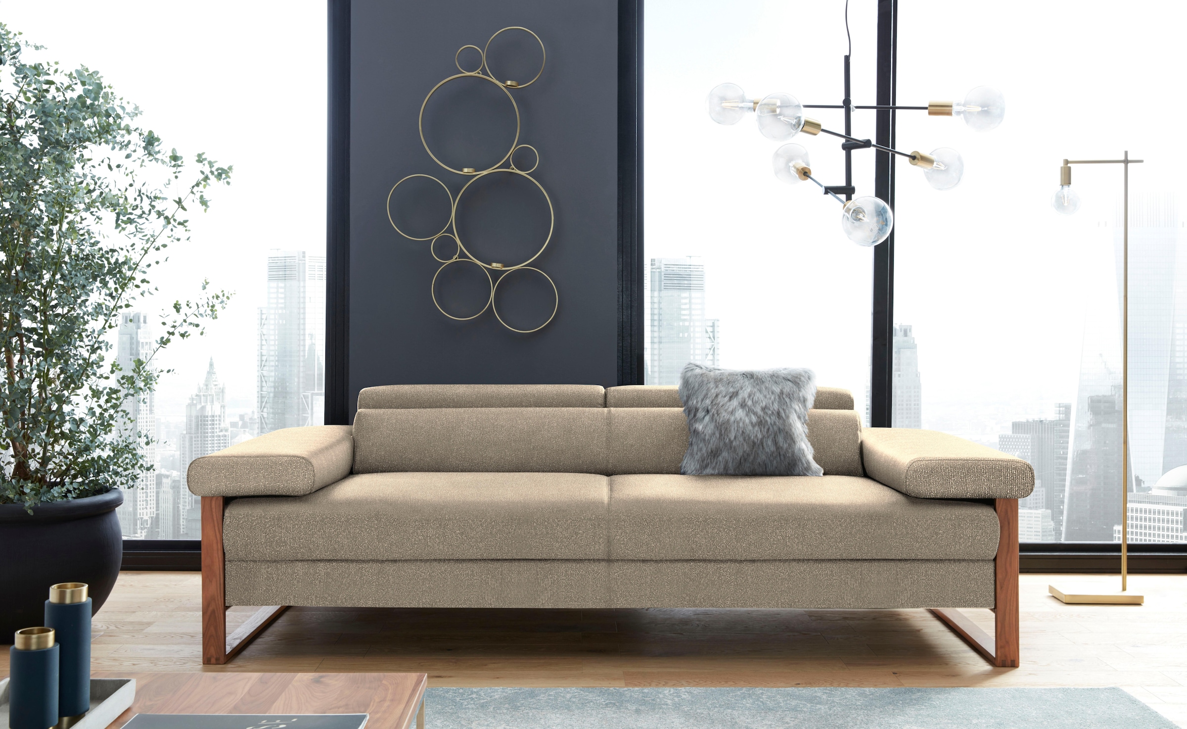 W.SCHILLIG 2,5-Sitzer "finn" German Design Award 2016, Fußgestell Nussbaum natur, Breite 230 cm