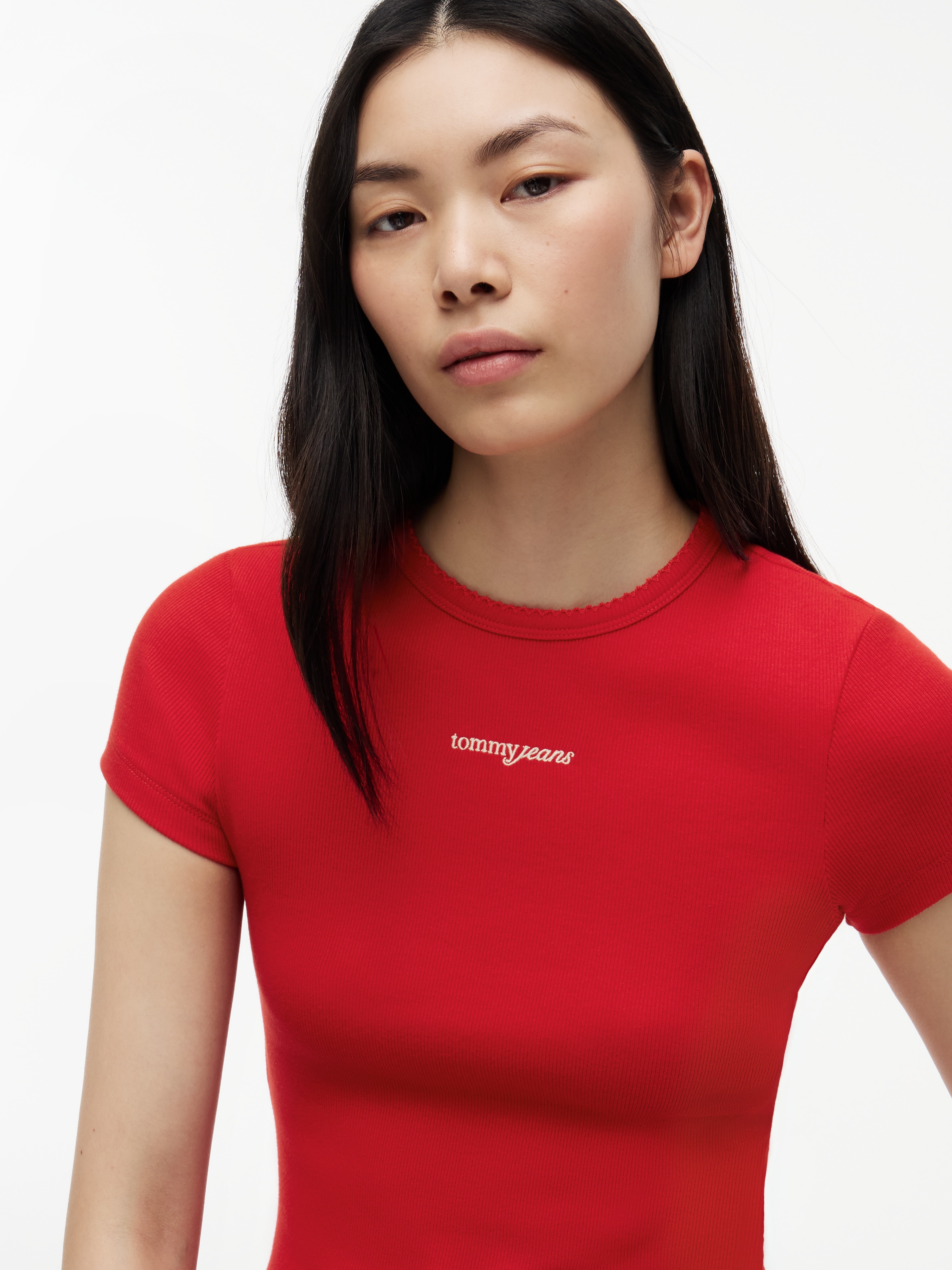 Tommy Jeans Kurzarmshirt »TJW SLIM SCRIPT RIB SS TEE« Baumwollmischung, slim fit, in gerippter Struktur