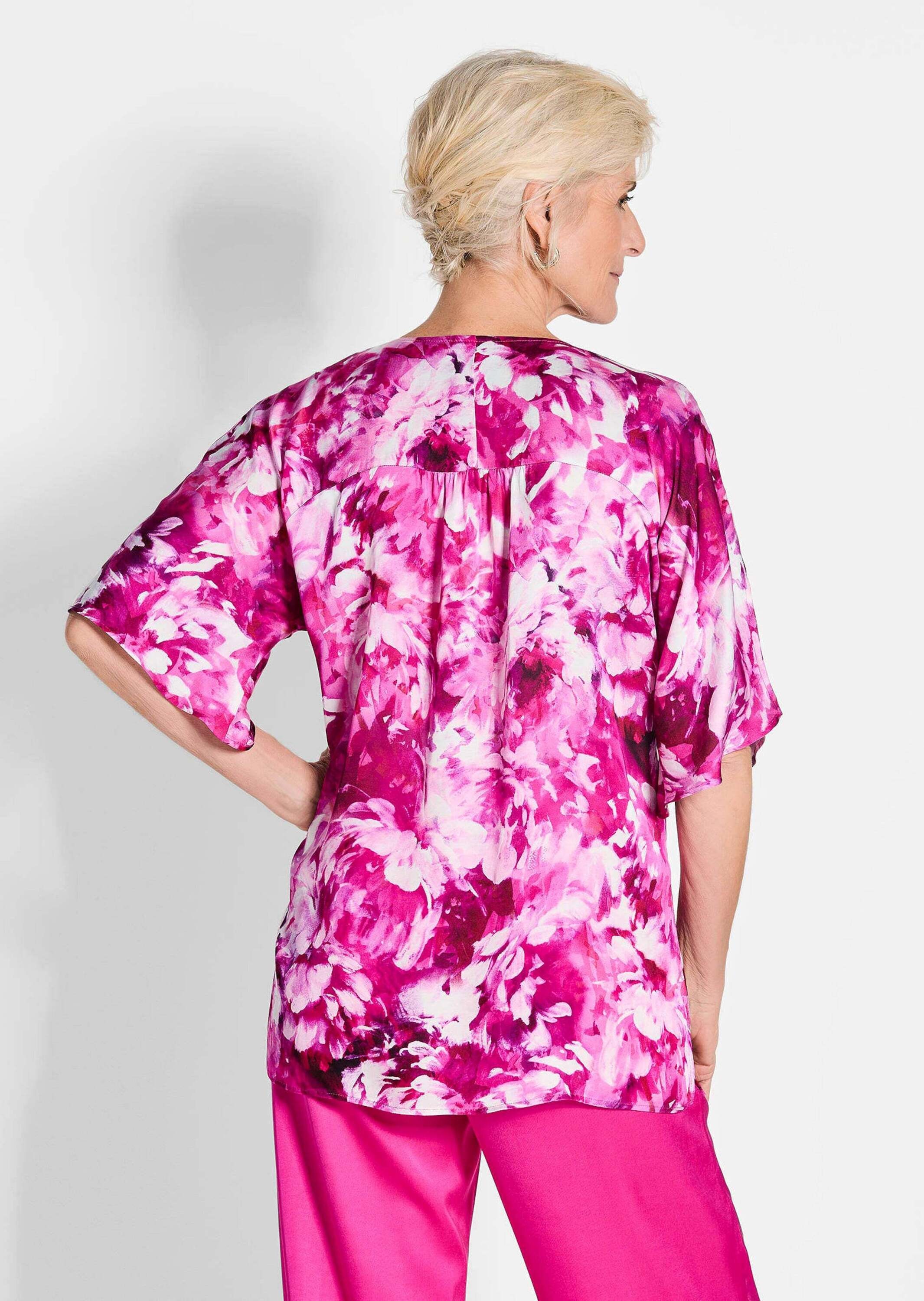 GOLDNER Satinbluse »Kurzgröße Viskosebluse mit floralem Design«