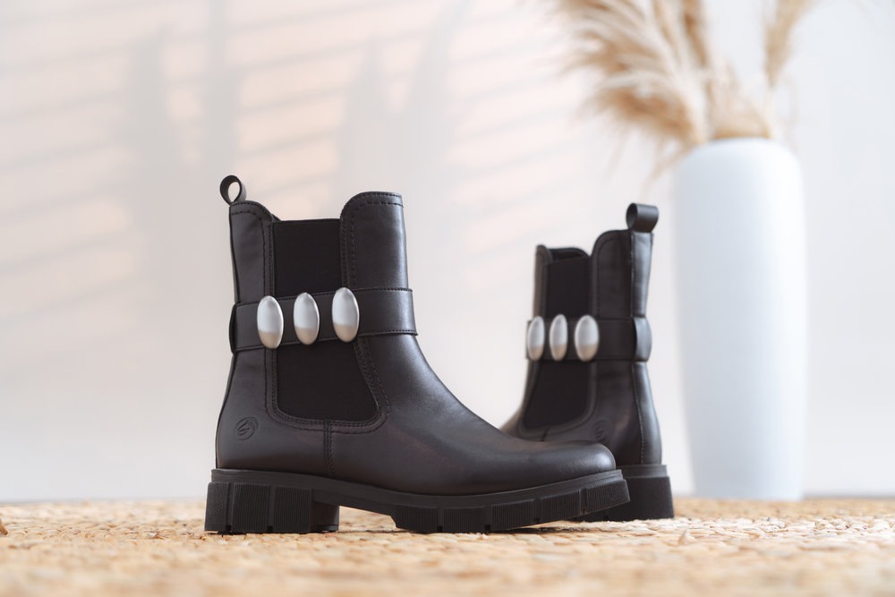 Remonte Chelseaboots, Boots, Stiefelette, Profilsohle, Stretcheinsatz und Reißverschluss