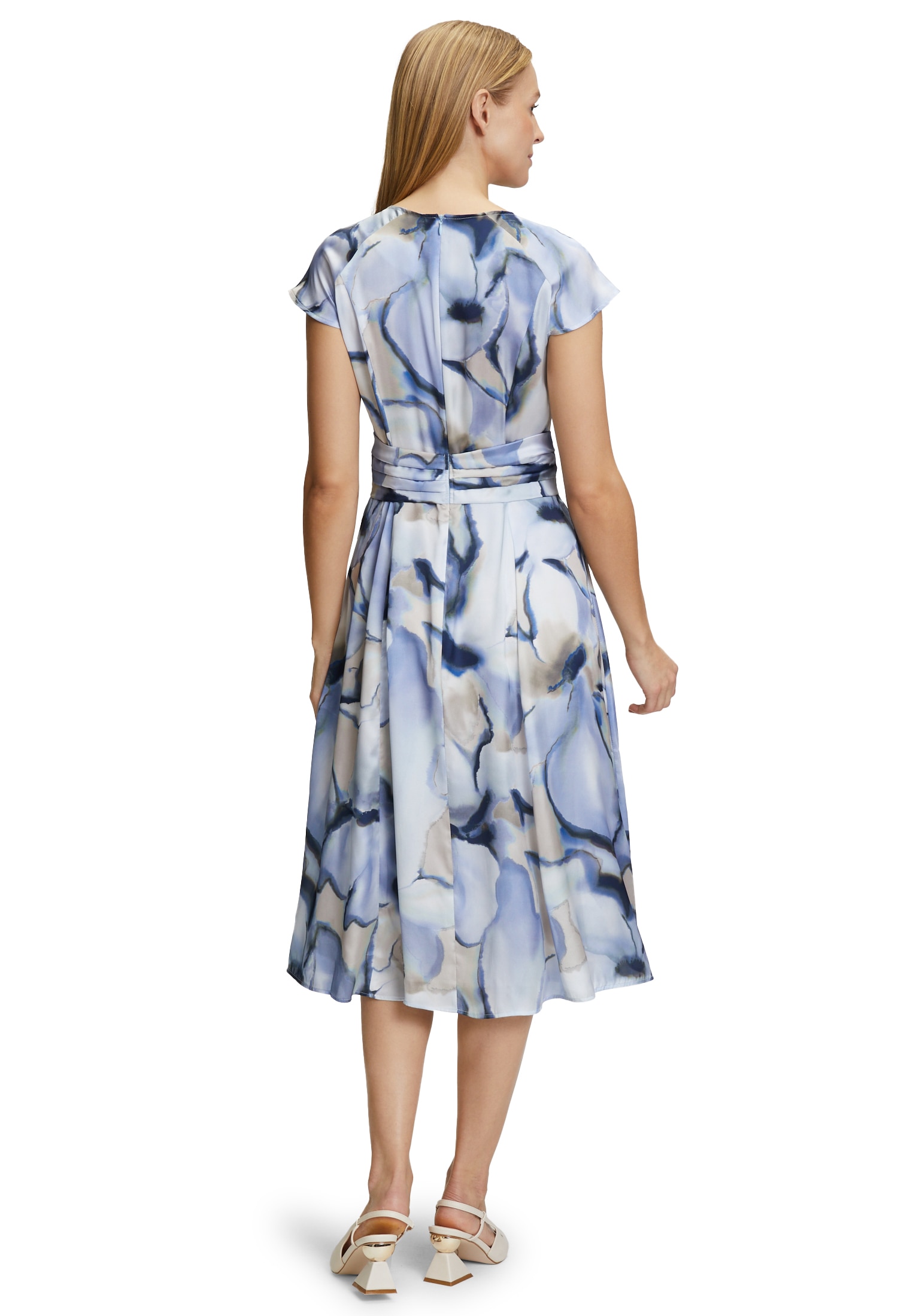 Betty Barclay Sommerkleid »Betty Barclay Sommerkleid mit Raffung«, Form