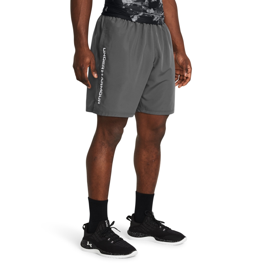 Under Armour Shorts "UA TECH WOVEN WORDMARK SHORT" mit Eingrifftaschen, pflegeleicht, normale Leibhöhe, gerade Beinform