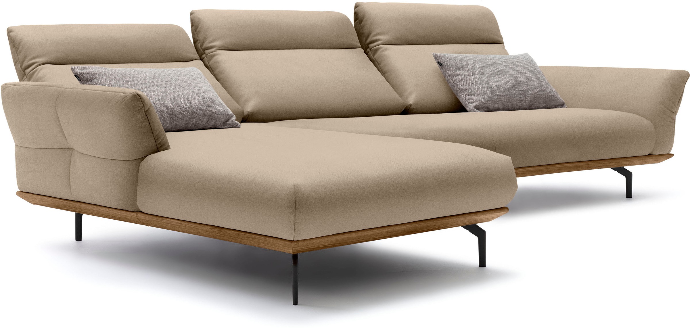 Creation BY ROLF BENZ Ecksofa »CR.460«, Sockel in Nussbaum, Winkelfüße in Umbragrau, Breite 338 cm