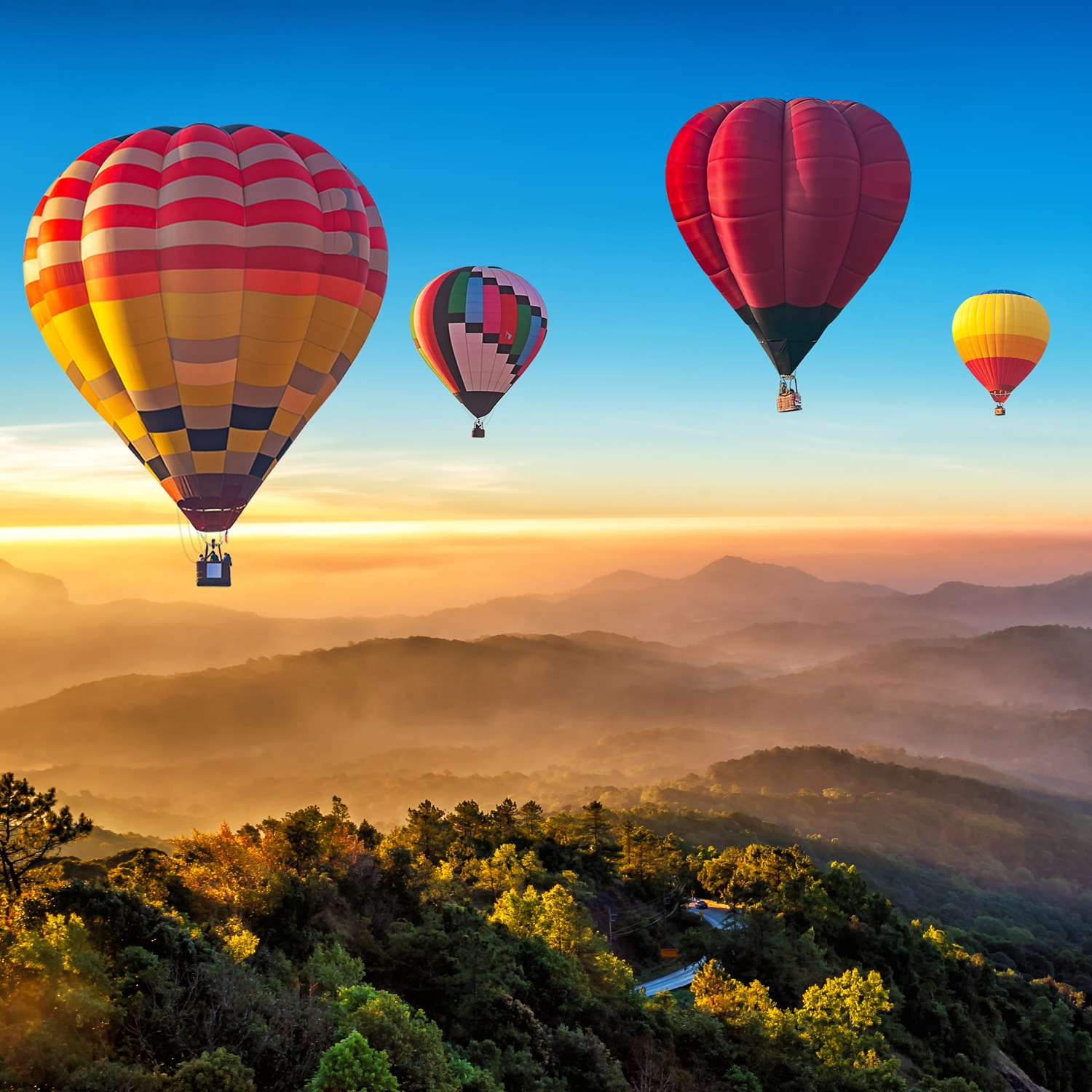 queence XXL-Wandbild "Akustikbild Landschaft mit Heißluftballons", Ballonfa günstig online kaufen
