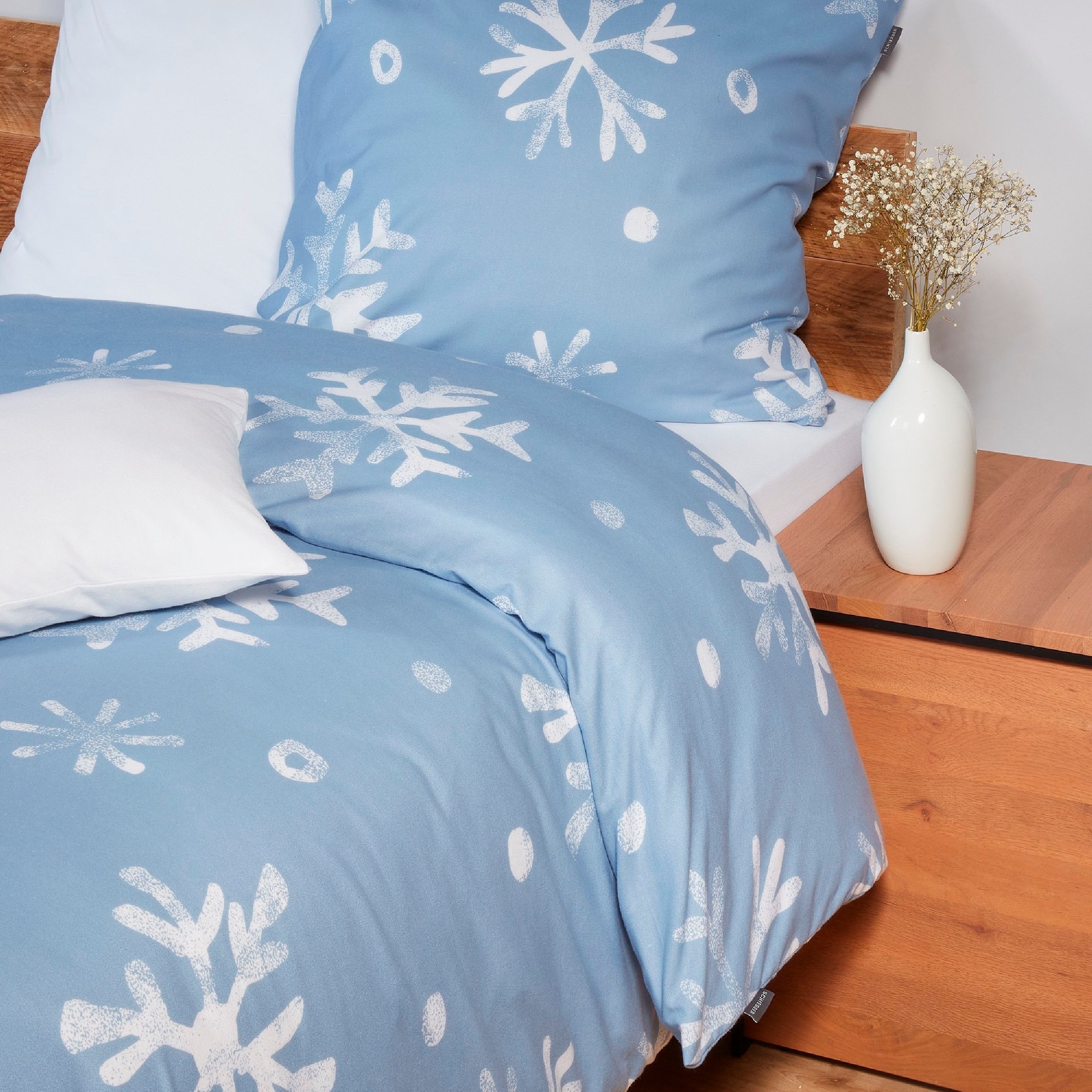 Schiesser Bettwäsche "Skadi aus weicher Baumwolle mit weißen Schneeflocken" günstig online kaufen
