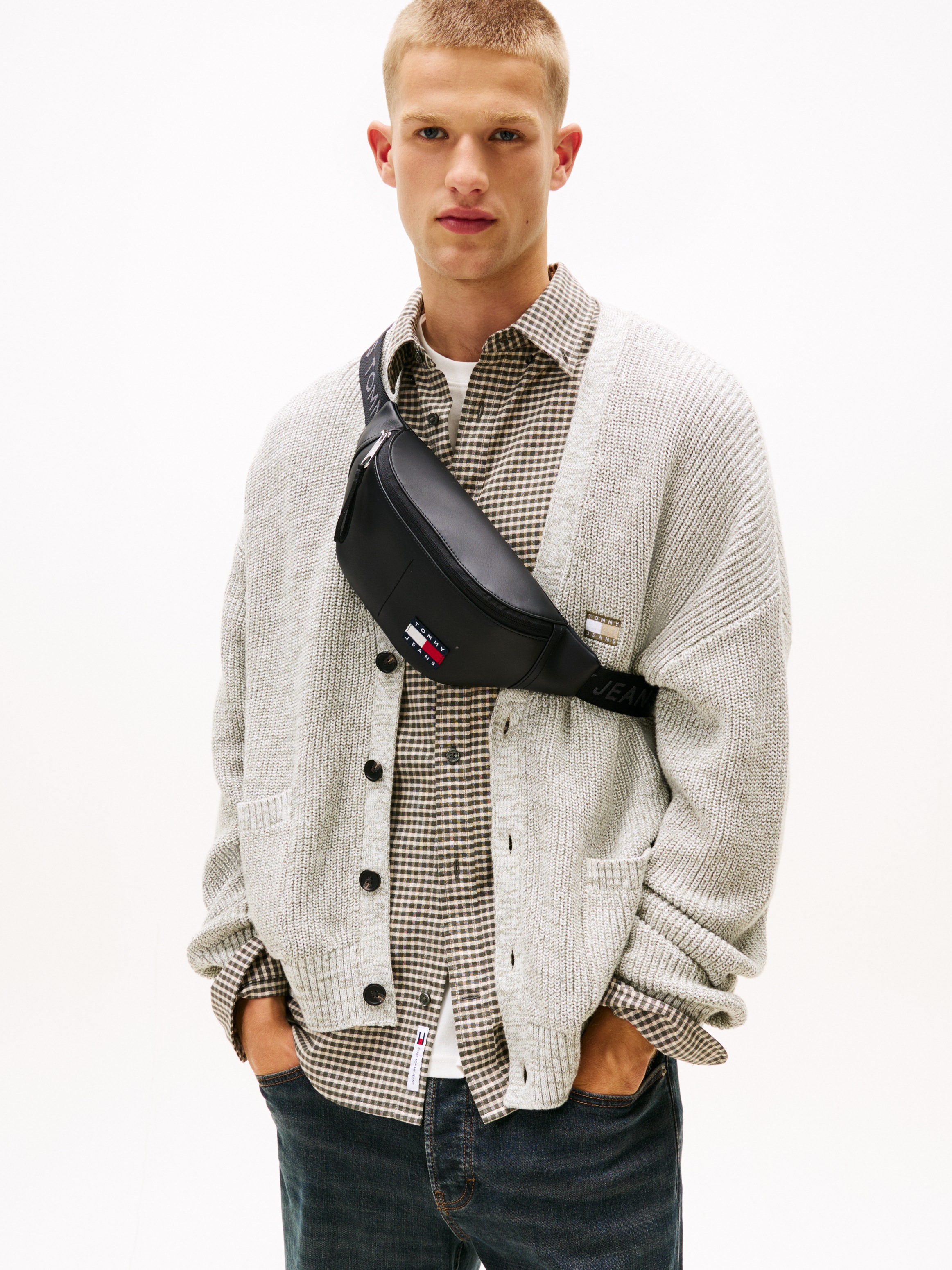 Tommy Jeans Gürteltasche »TJM ESS DAILY PU BUMBAG«, Men Crossoverbag, Minibag mit Flaggen-Aufnäher