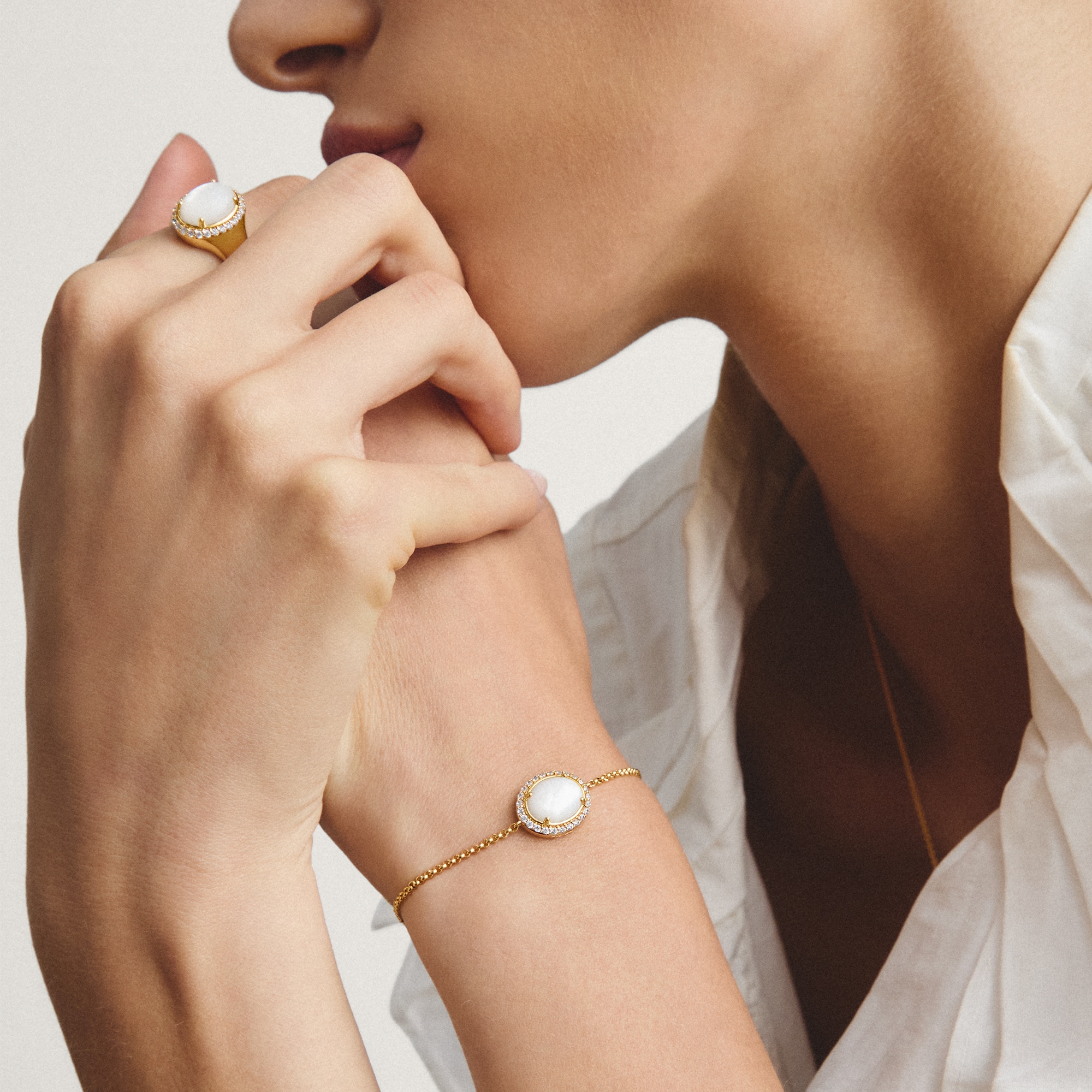 THOMAS SABO Armband »Fluid Elegance Armband gelbgoldfarben« mit Zirkonia (synth.) - mit Perlmutt