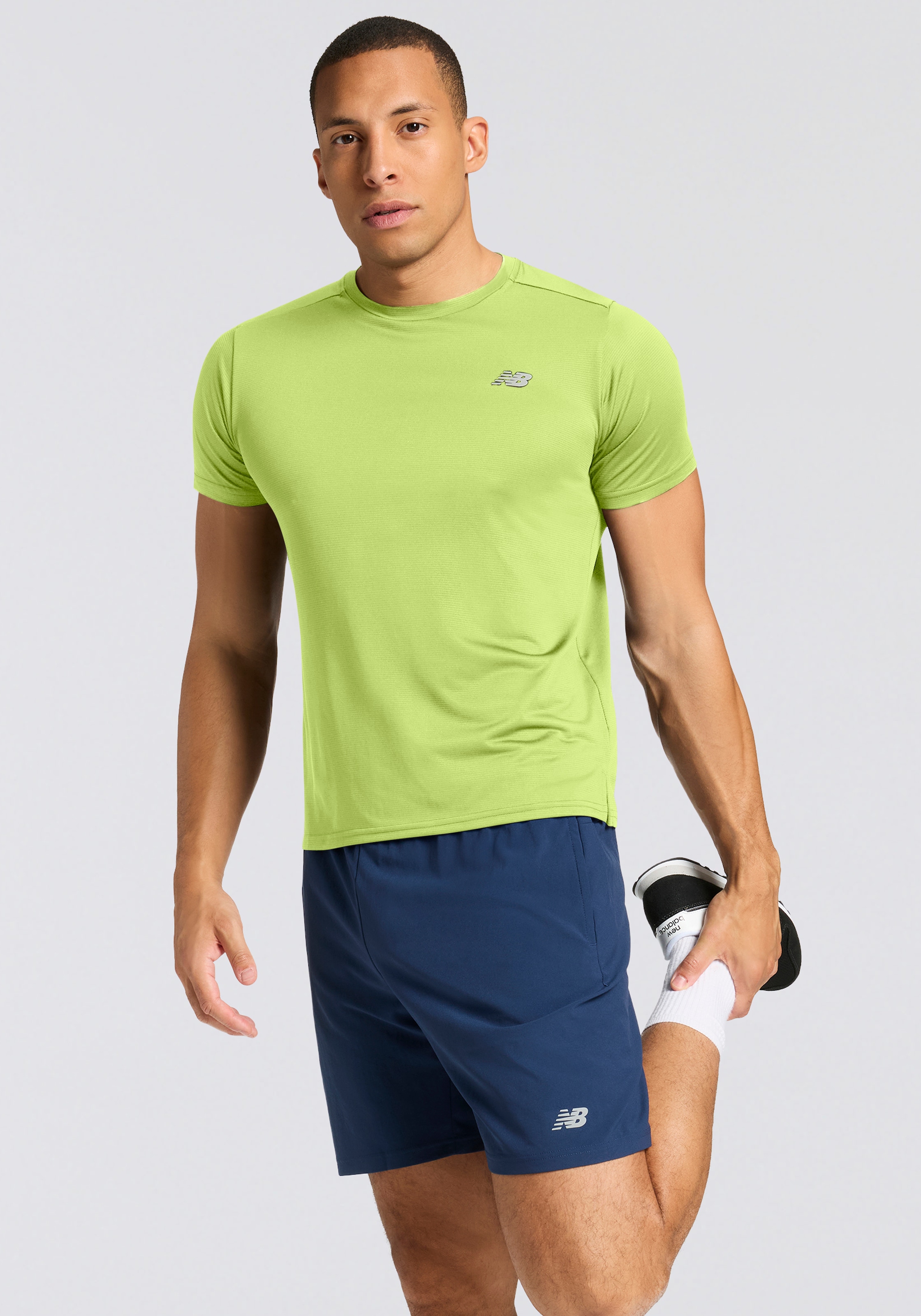 New Balance Laufshirt »Sport Essentials T-Shirt Mens TOP-36319« mit Kurzarm-Design, atmungsaktiv, schnell trocknend, Regular Fit