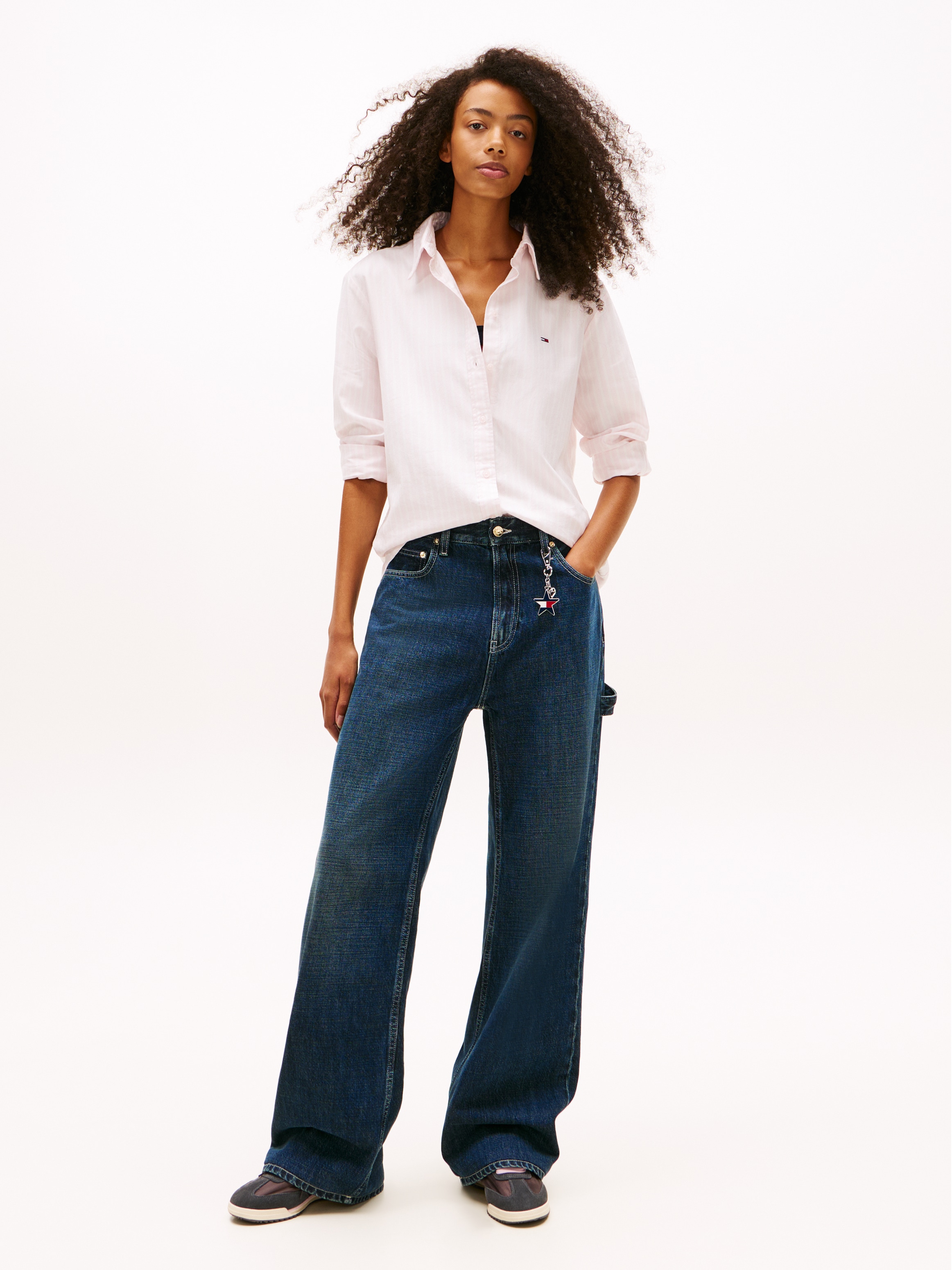 Tommy Jeans »TJW REG OXFORD SHIRT« mit Logostickerei, abgerundeter Saum