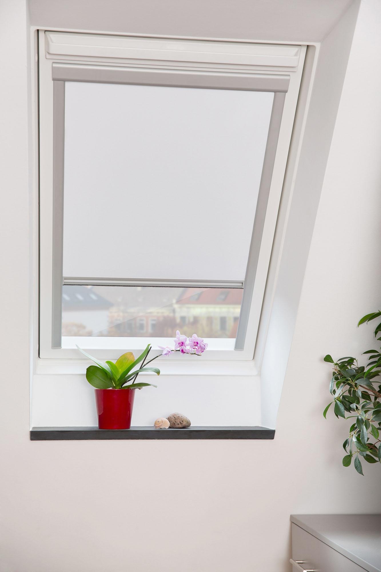 LICHTBLICK ORIGINAL Dachfensterrollo "Skylight", verdunkelnd, energiesparend, in Führungsschienen, mit Mittelzug