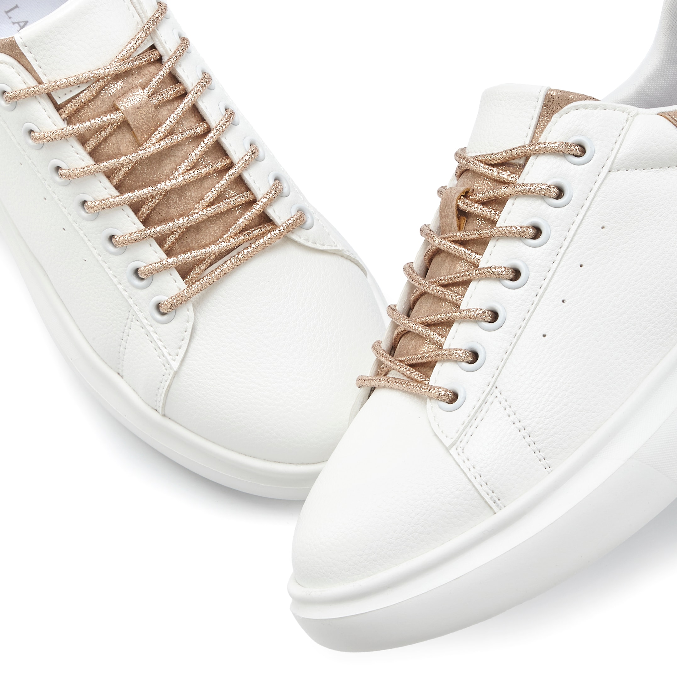 LASCANA Sneaker »Freizeitschuhe, Halbschuhe,«  mit Metallicdetails und elastischen Schnürbändern VEGAN