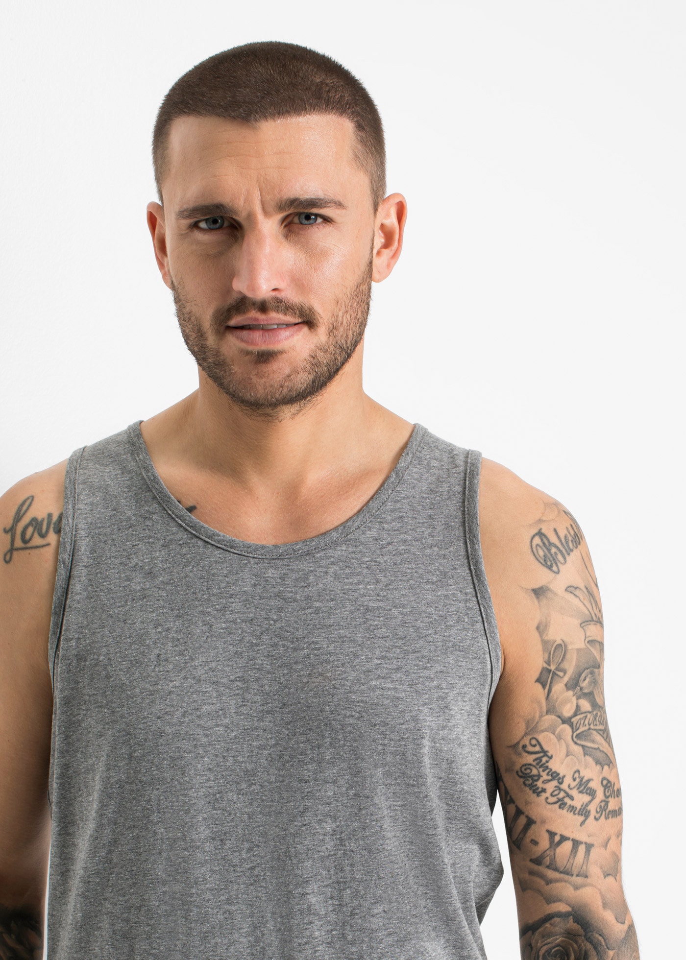 bonprix Tanktop Packung, 3, 3 Stk. Regular Fit, lässiges ärmelloses Design, Rundhalsausschnitt