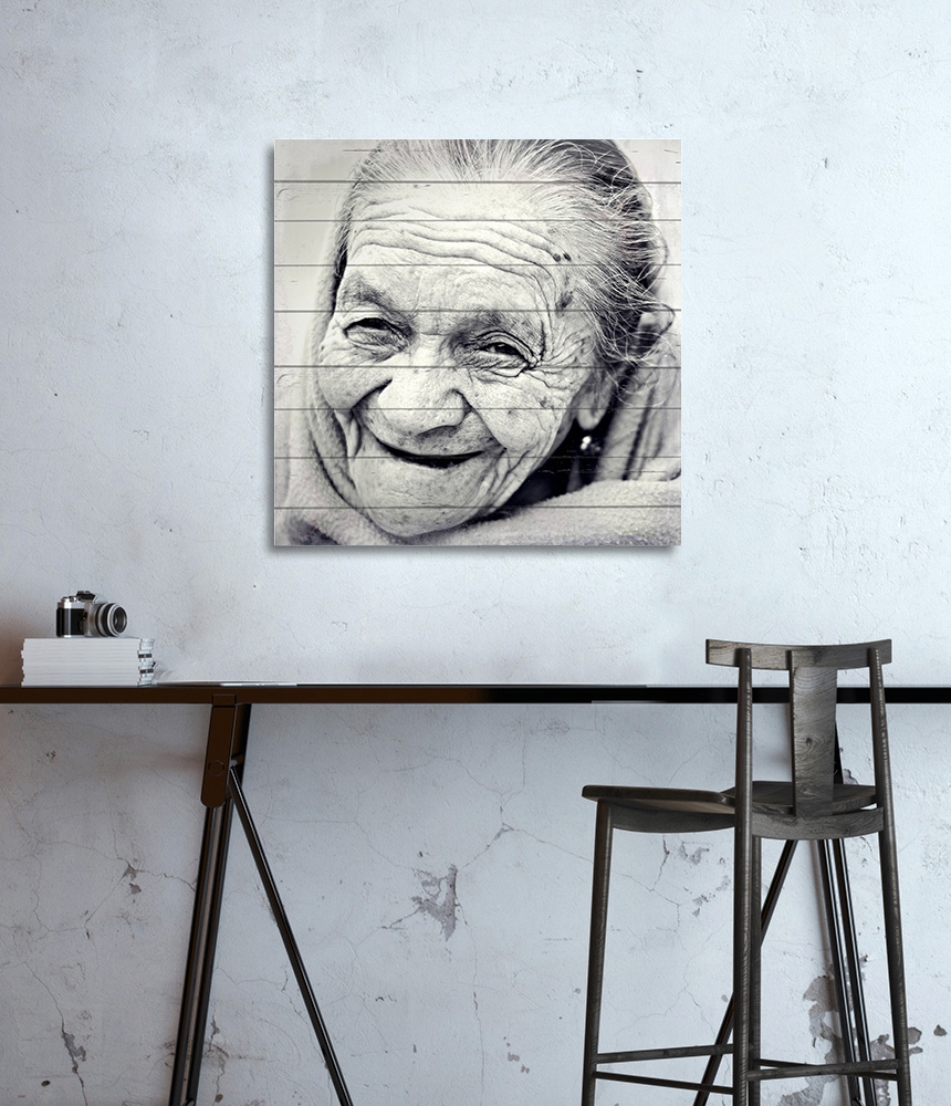 queence Holzbild »Glückliche alte Frau«, 50x50 cm
