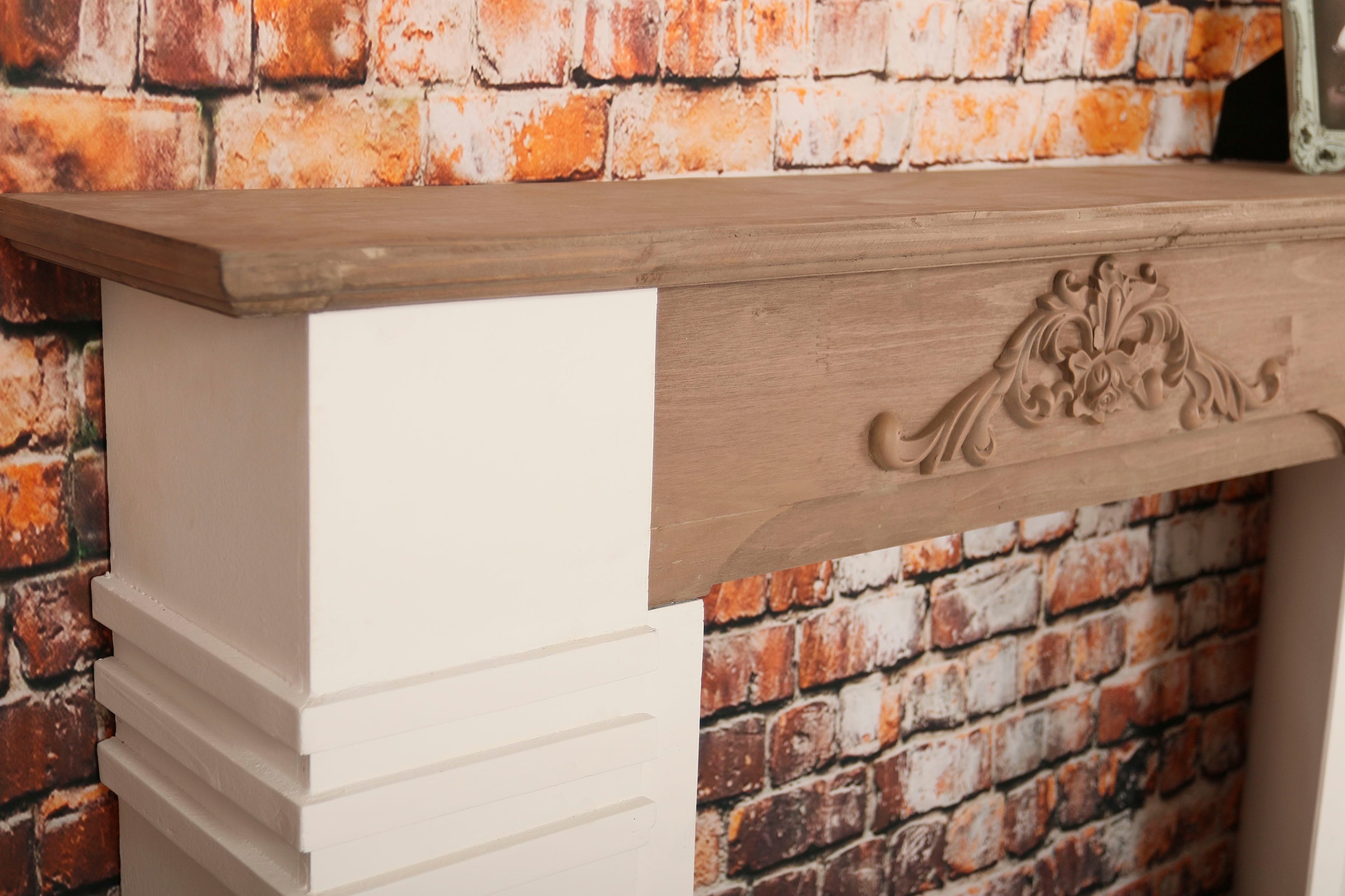 my Flair Kaminumbauschrank »Rocco«, Handgefertigte Umrandung aus Holz mit stabilem Stand