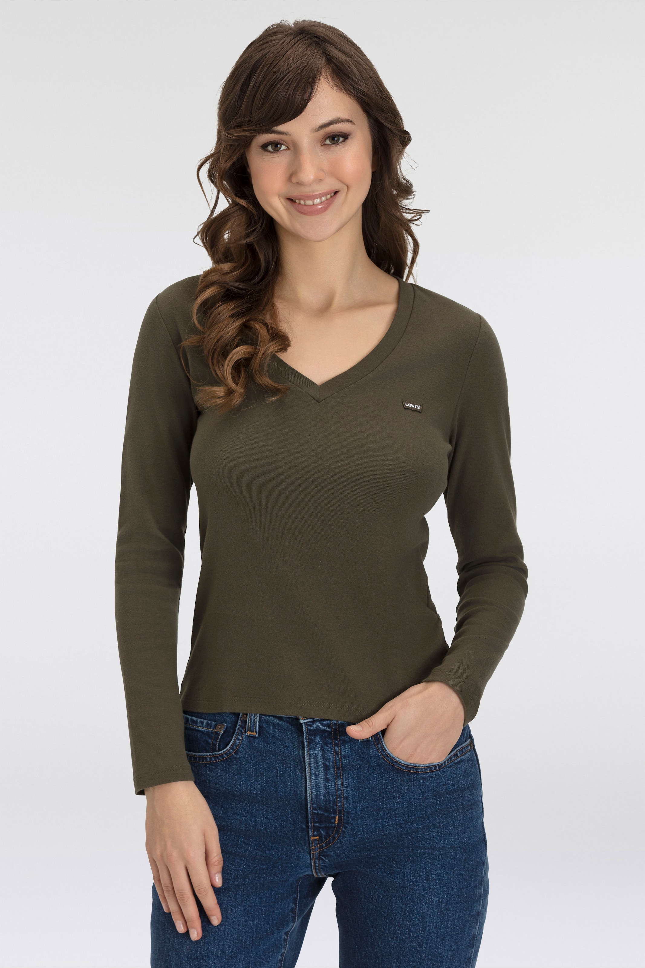 Levi's® Langarmshirt »ESSENTIAL HM LS VNECK«, mit Logo Stickerei