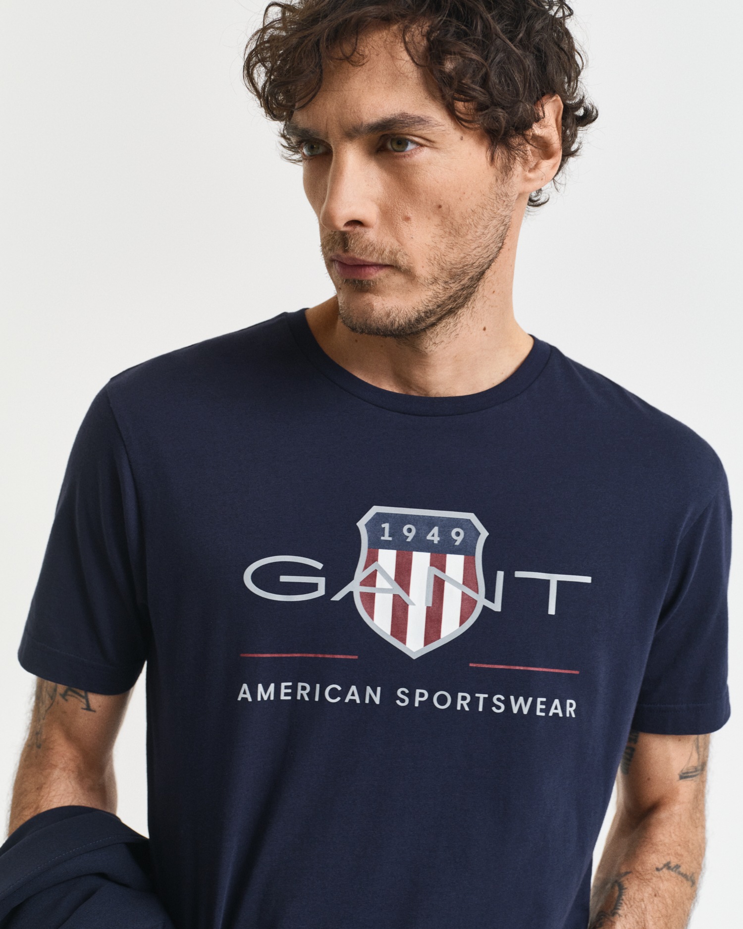 Thumbnail - Gant T-Shirt "REG ARCHIVE SHIELD SS T-SHIRT" mit Logodruck auf der Brust