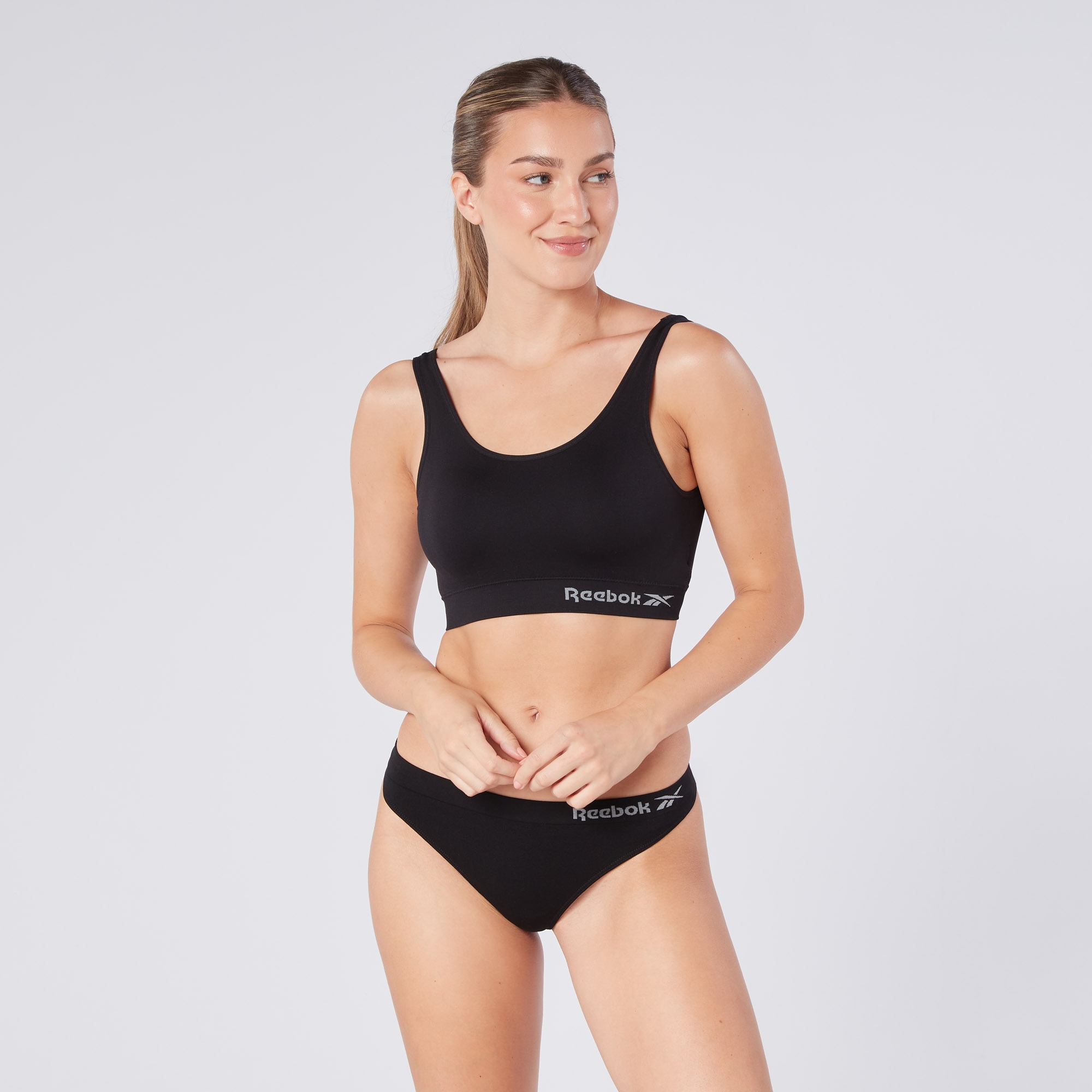 Reebok Bustier »KIRA« breite Träger, ohne Verschluss, bequem, basic, ohne Bügel, mit Logo