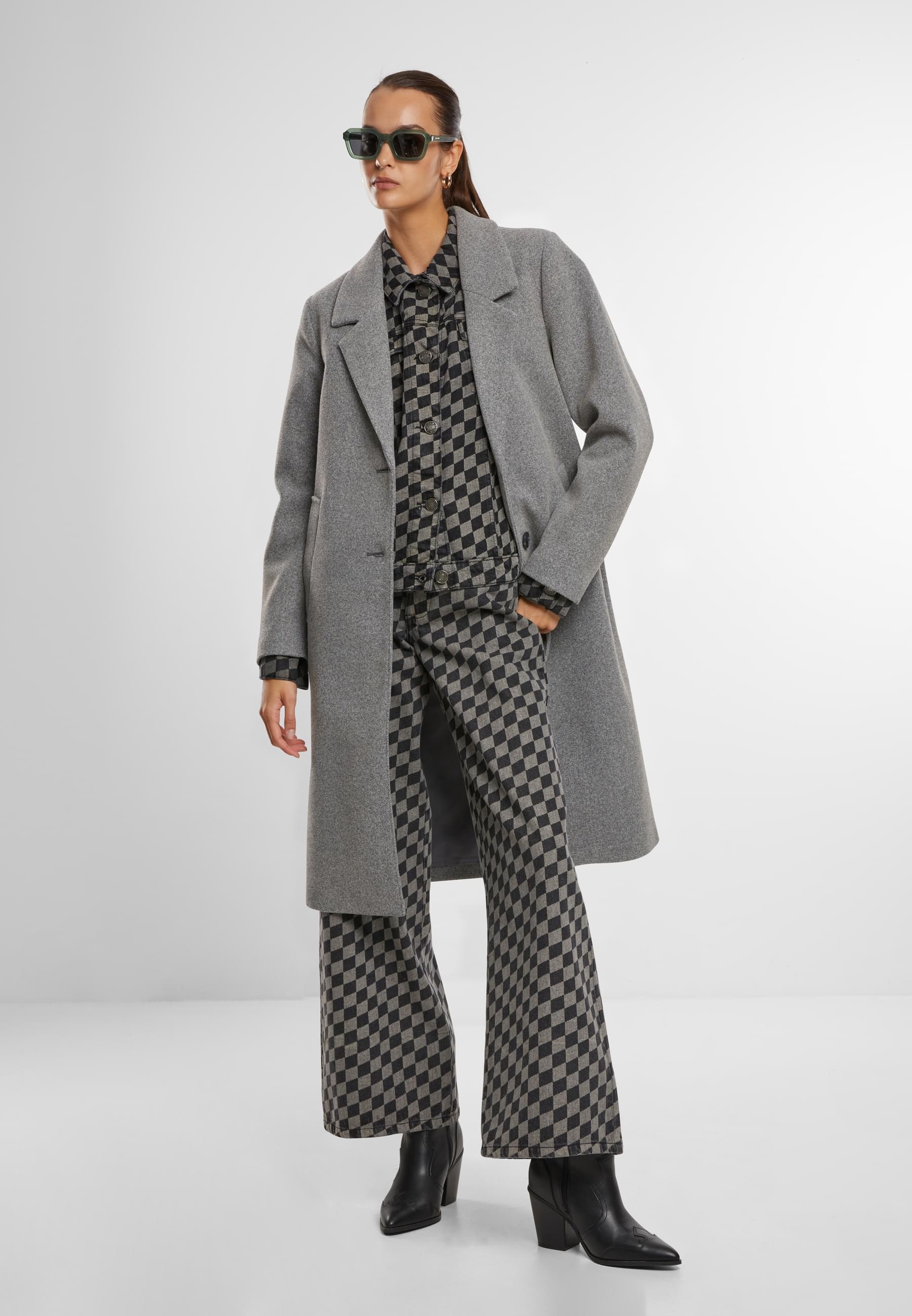 URBAN CLASSICS Jeansjacke »Urban Classics Ladies 80‘s Oversized Laser Printed Denim Jacket«, (1 St.), ohne Kapuze