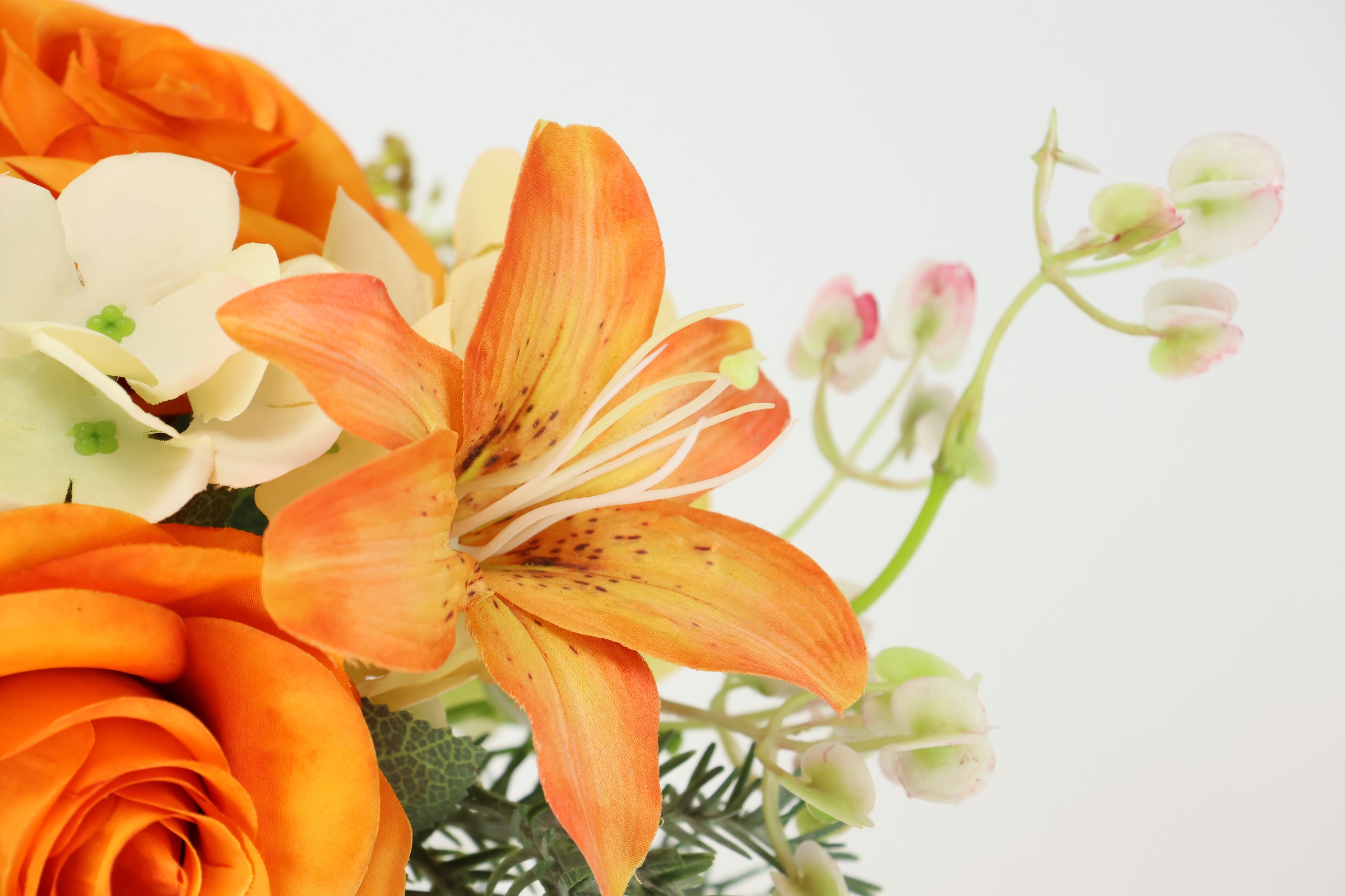 I.GE.A. Kunstblume »Kunstblumen-Strauß Rosen Lilien Hortensie«, Blumenstrauß Bouquet Blume Grabschmuck Aufleger Grabdeko