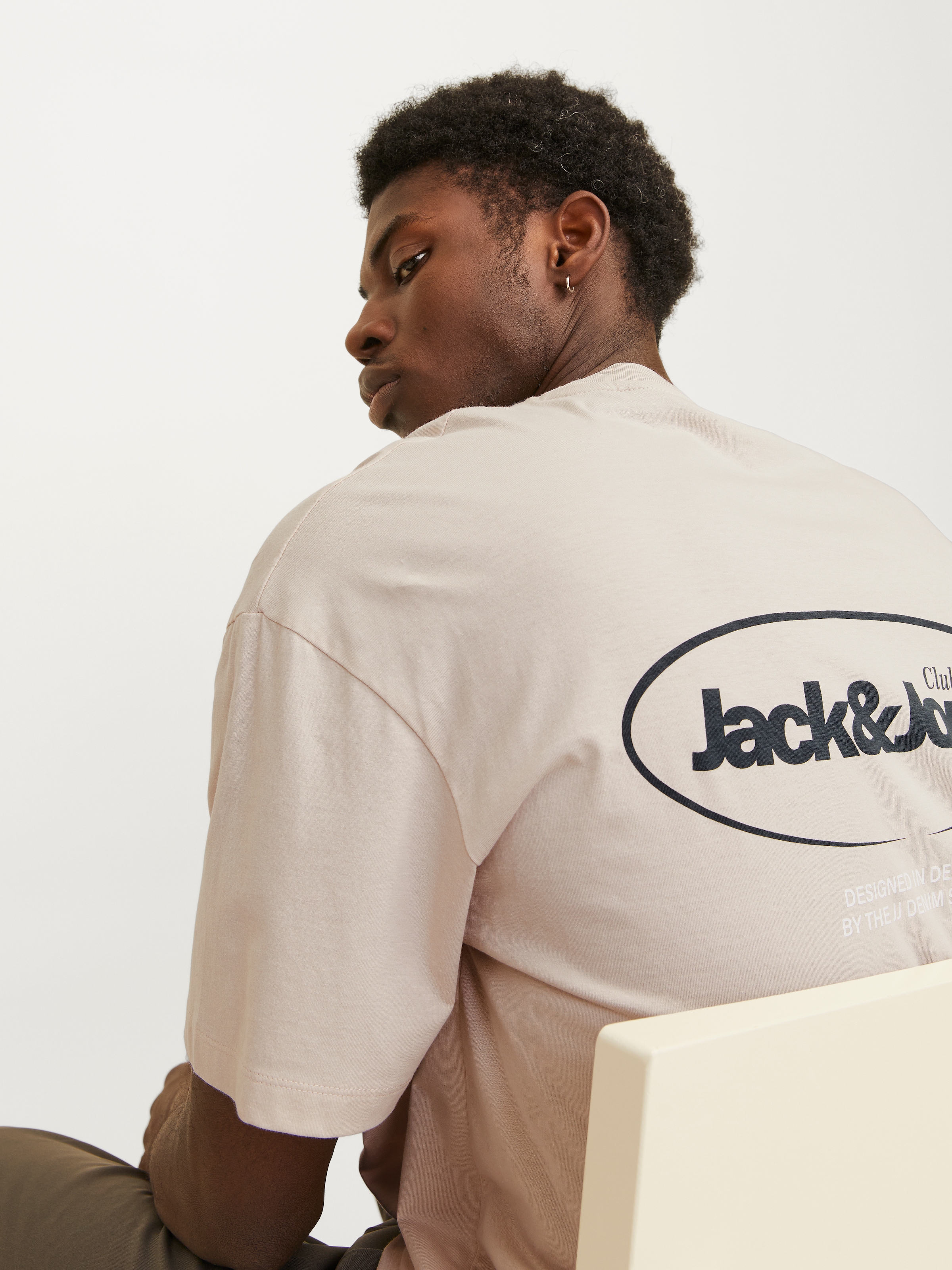 Jack & Jones Rundhalsshirt »JJEBRADLEY GRAPHIC TEE SS O-NECK NOOS«, mit Front und Back Print
