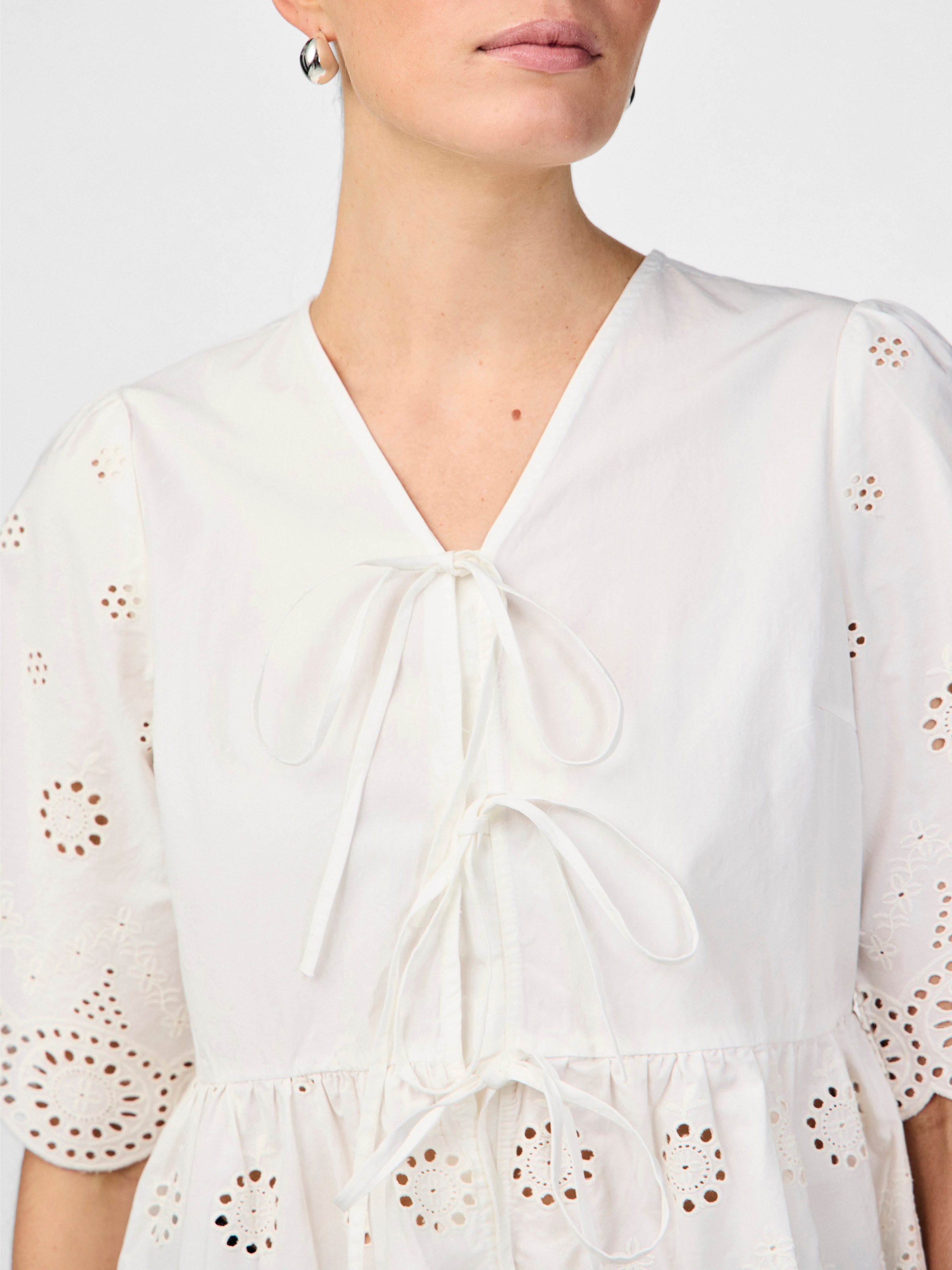 Y.A.S Spitzenbluse "YASCORNELIA 2/4 TIE TOP S. NOOS" Baumwolle, regular fit günstig online kaufen