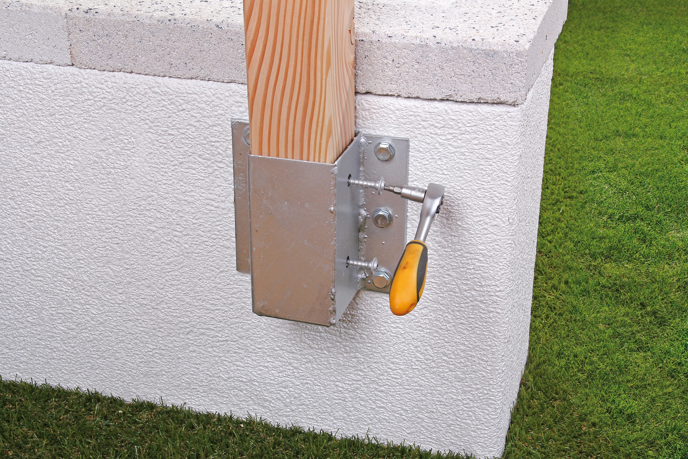 Thumbnail - Alberts L-Pfostenträger zum Anschrauben, für L- und U-Steine o. Mauern, 71x71 mm