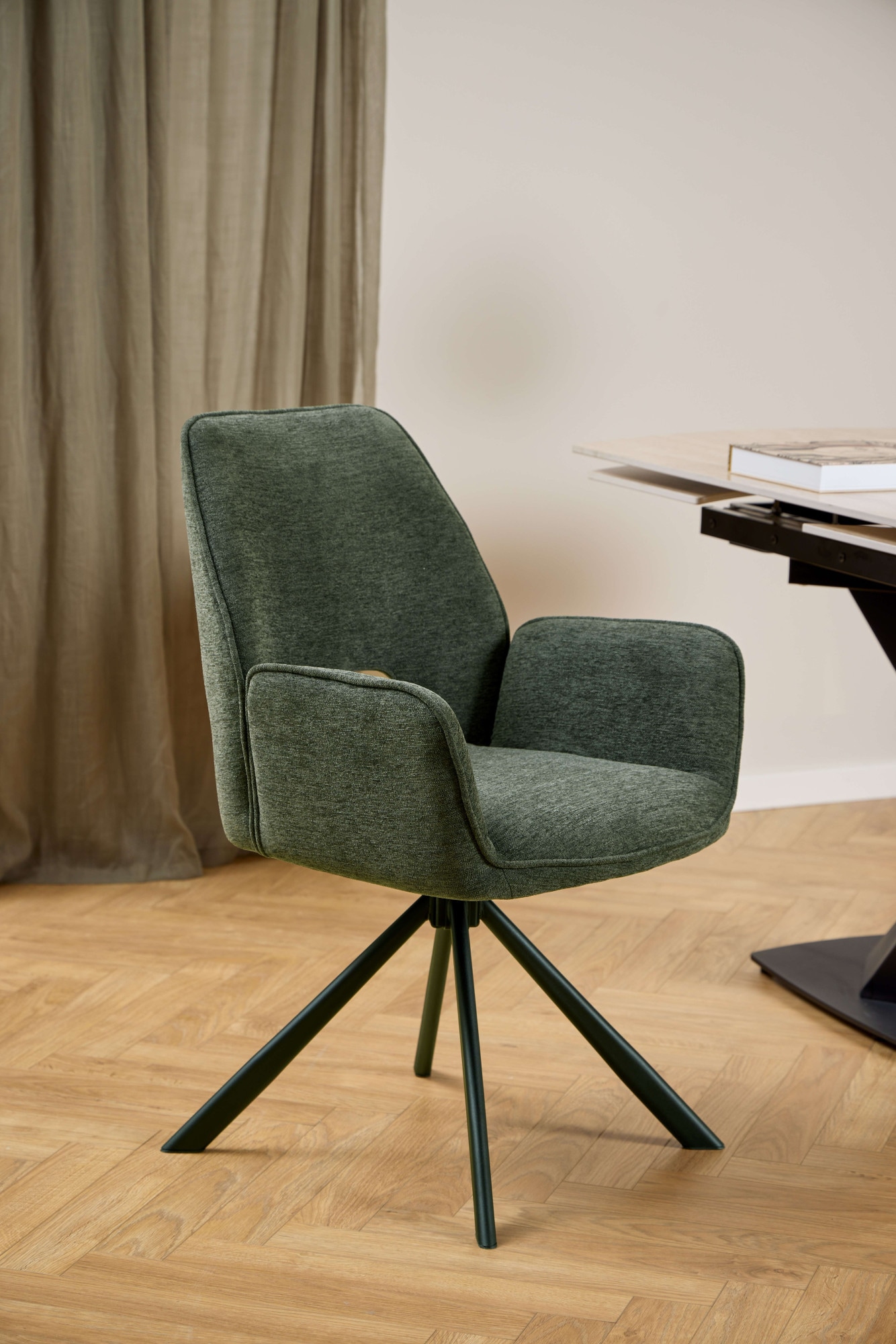 ACTONA GROUP Esszimmerstuhl »Graham, Polsterstuhl, Stuhl mit Polsterung« (Set) 2 Stk.Stoff, dekorativer Cut-Out, Drehfunktion, 4-Stern-Gestell, FSC™