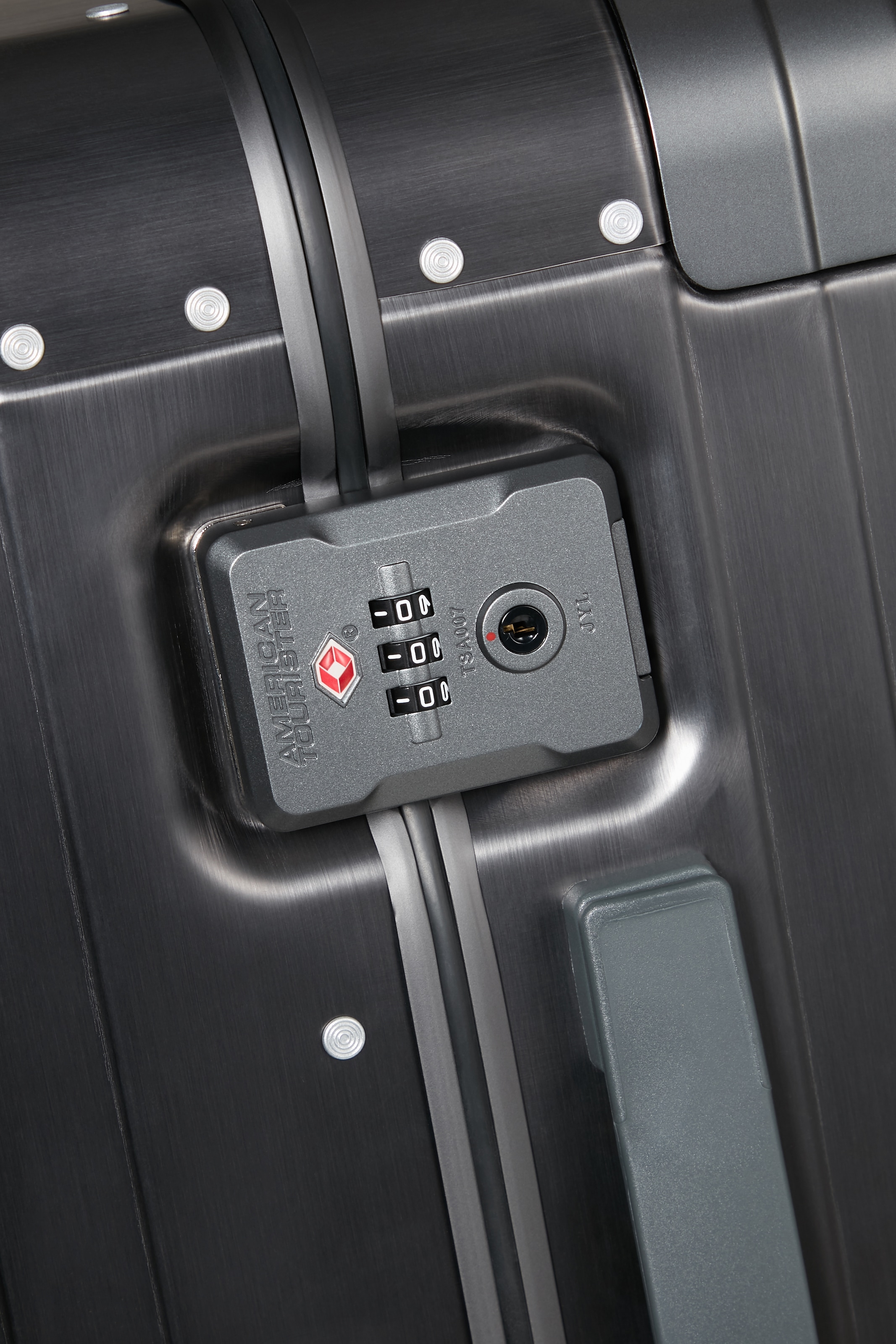 American Tourister® Hartschalen-Trolley »SOUNDBOX ALU, verschiedene Größen und Farben« 39 l 4 Rollen Hartschalen-Koffer zwei TSA-Schlösser Aluminium-Koffer