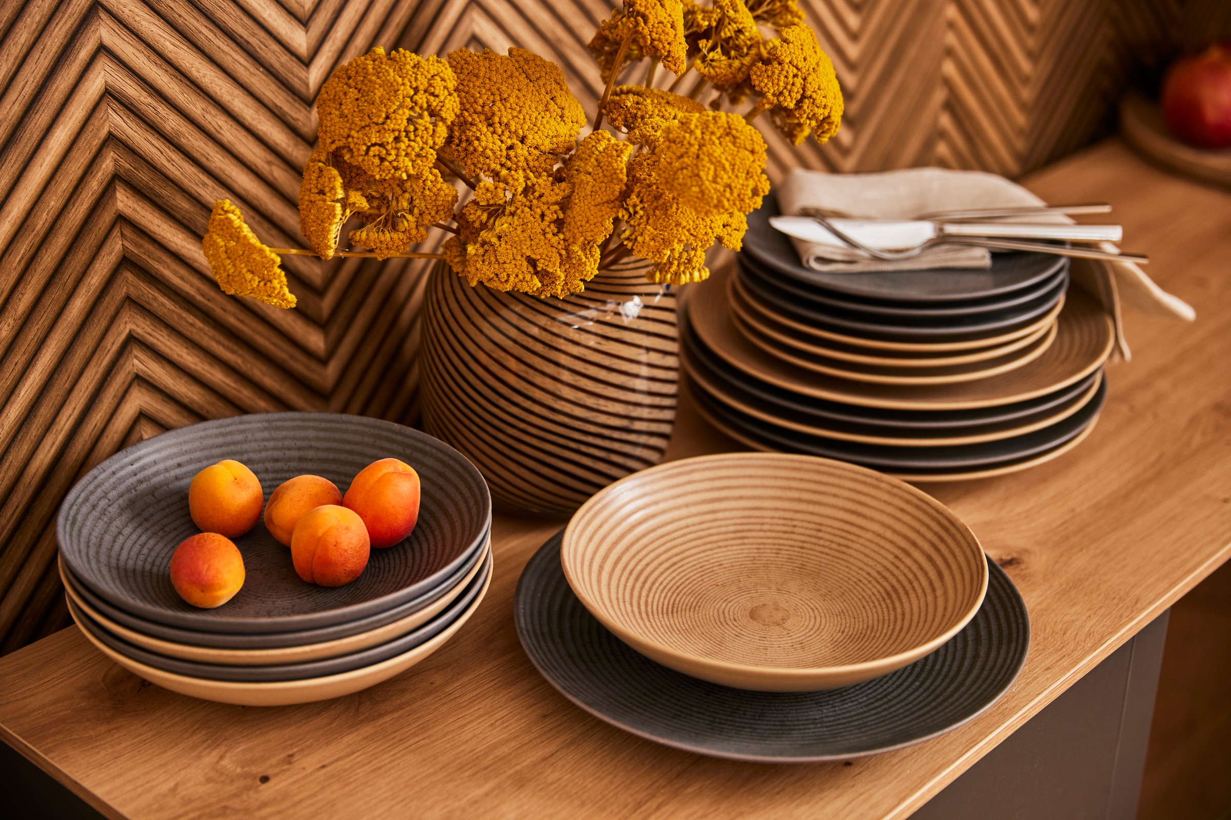 CreaTable Teller-Set »Catania Mix, Tellerset 18-tlg.«, (Set, 18 tlg.), Vintage Farben, Ausdrucksstarkes Relief, Handwerklicher Charakter