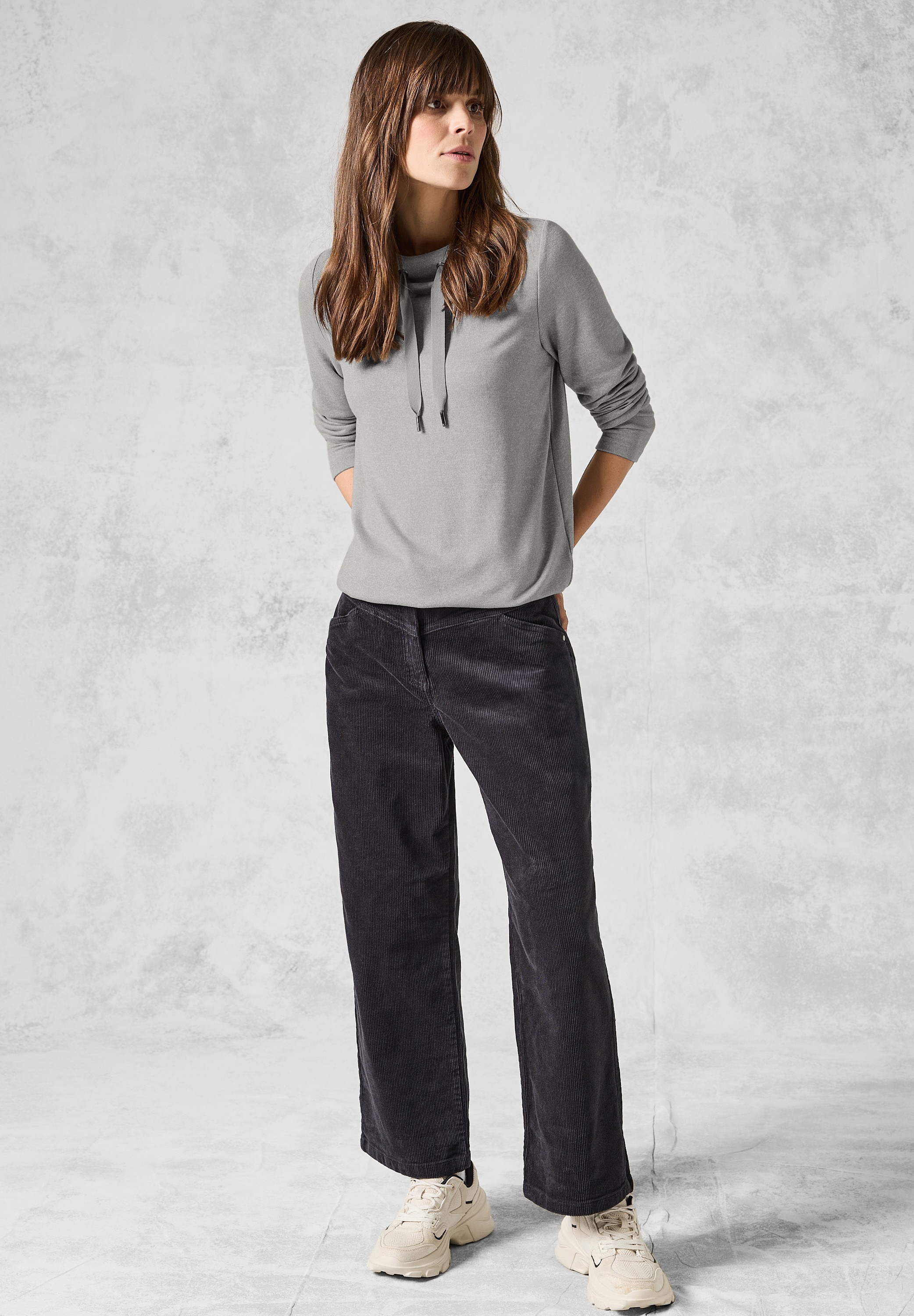 Thumbnail - Cecil mit Kragen