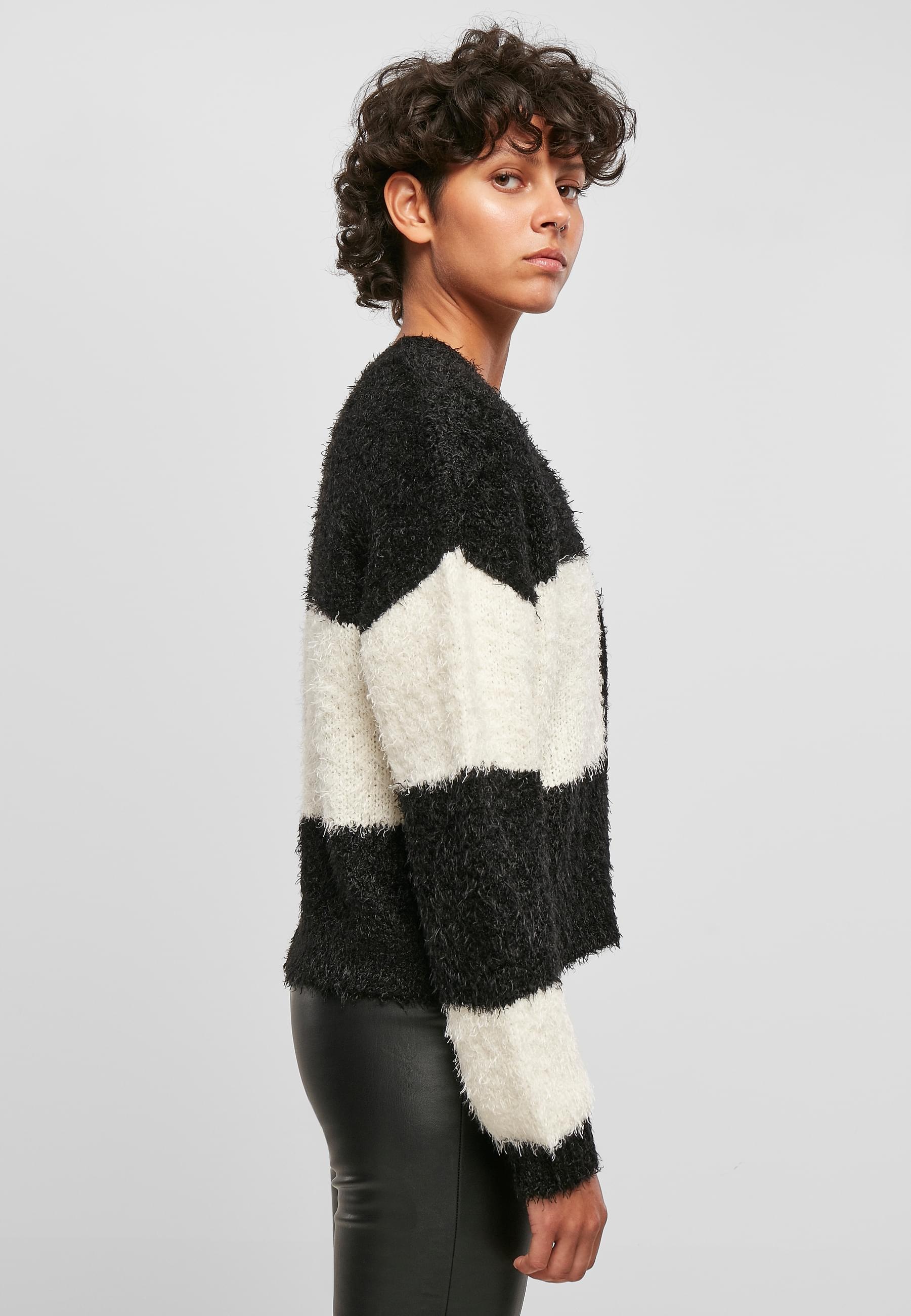 URBAN CLASSICS Strickjacke »Urban Classics Damen Ladies Short Oversized Feather Cardigan«