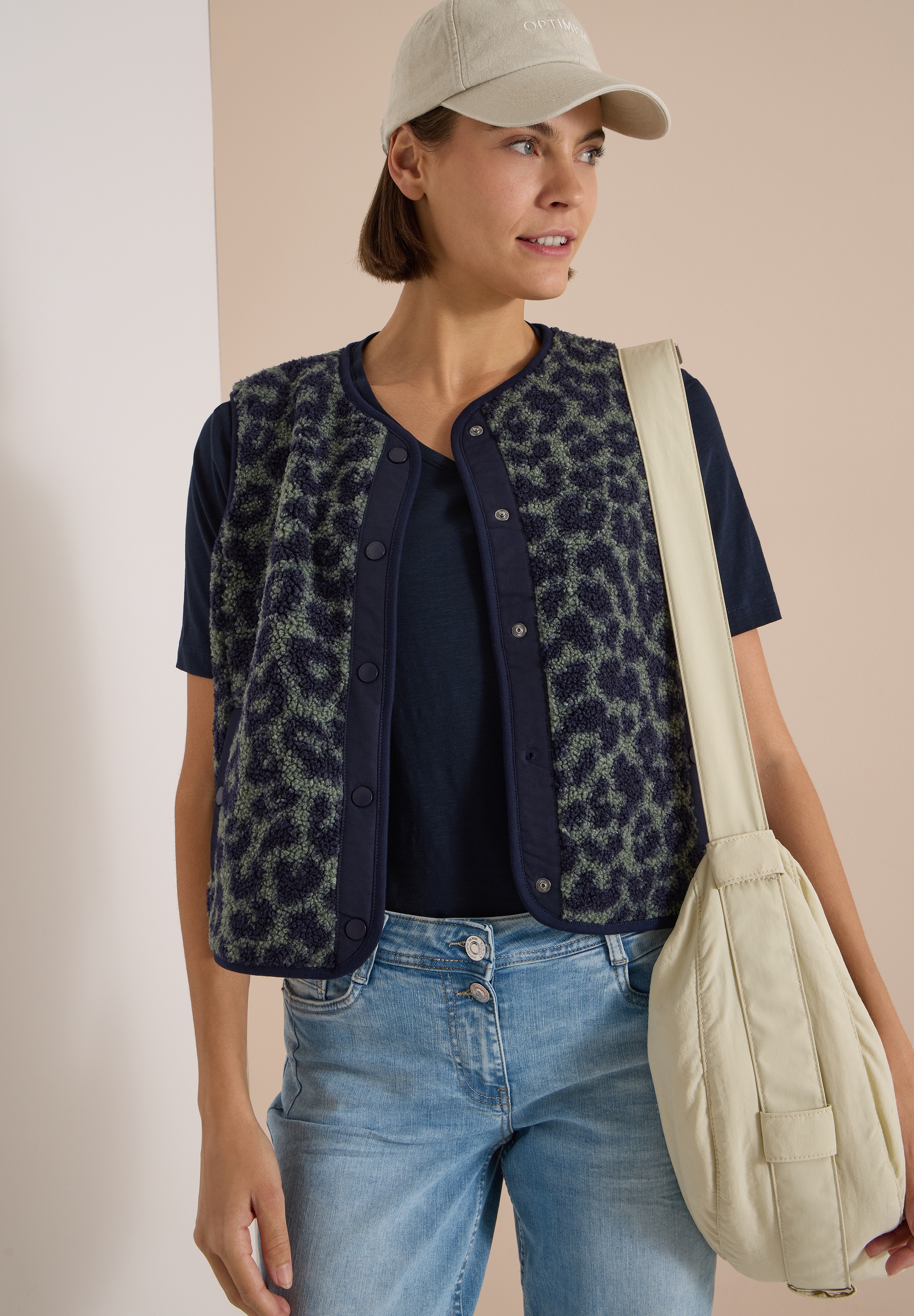 Cecil 1100000002199 Teddy-Weste mit Softshelldetails und Leo-Muster