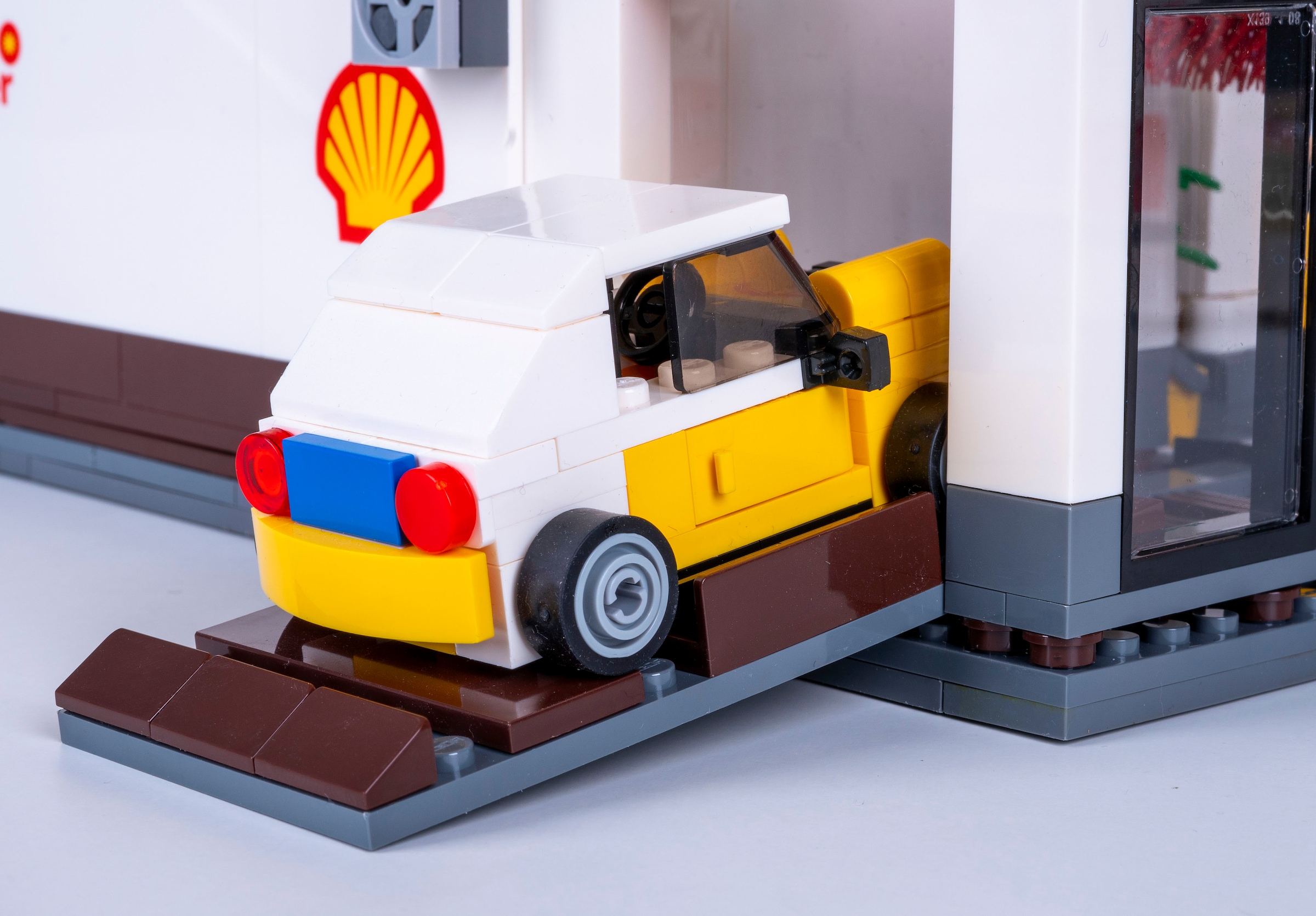 Jamara Konstruktions-Spielset »CaDA, Shell Tankstelle mit Shop und Waschanlage Bricks«, (1309 St.), mit LED Licht