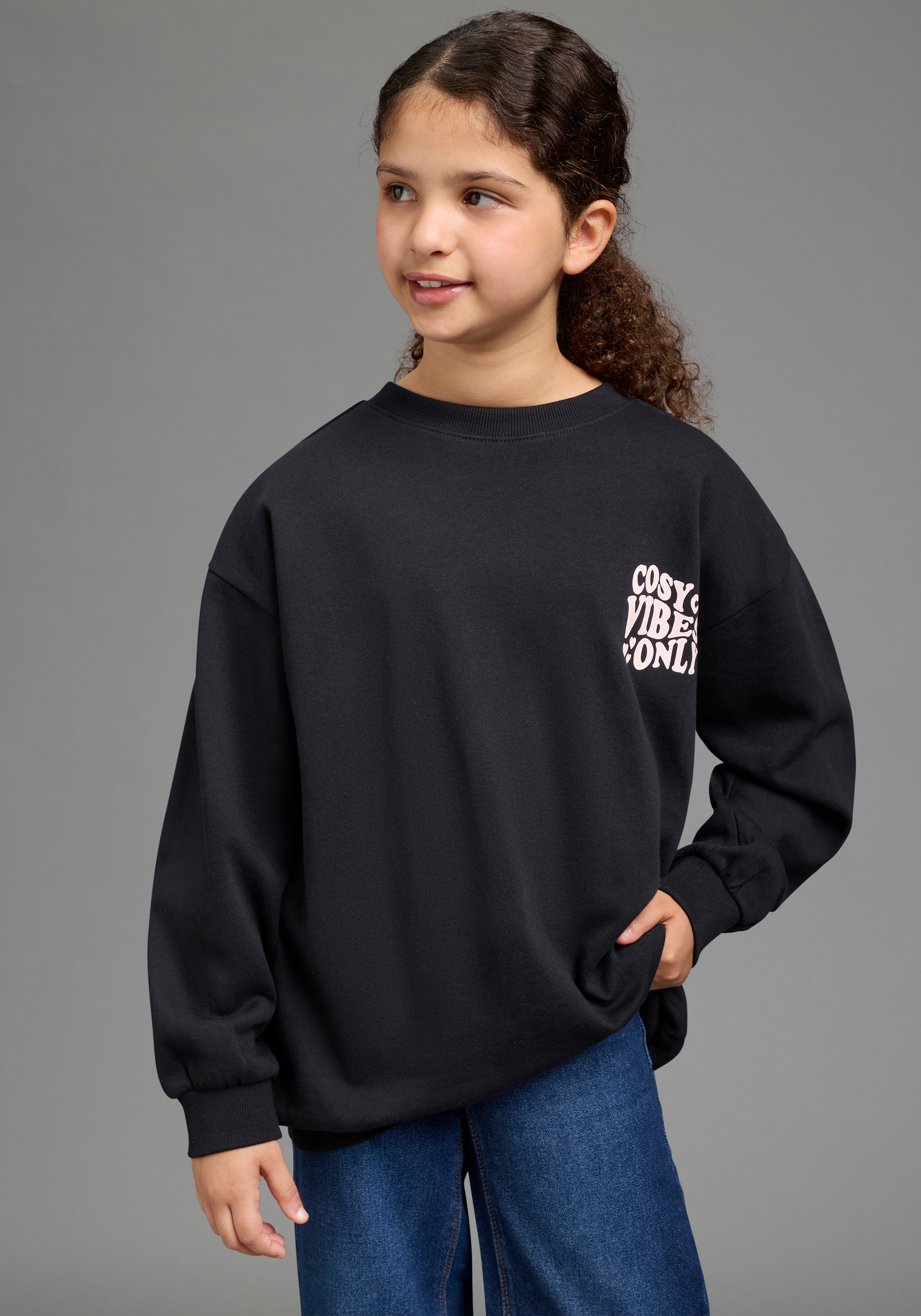 KIDSWORLD Sweatshirt "Rückenprint Sweatshirt in lockerer Form", Weites Sweatshirt mir Front- und Rückendruck in bequemer Form