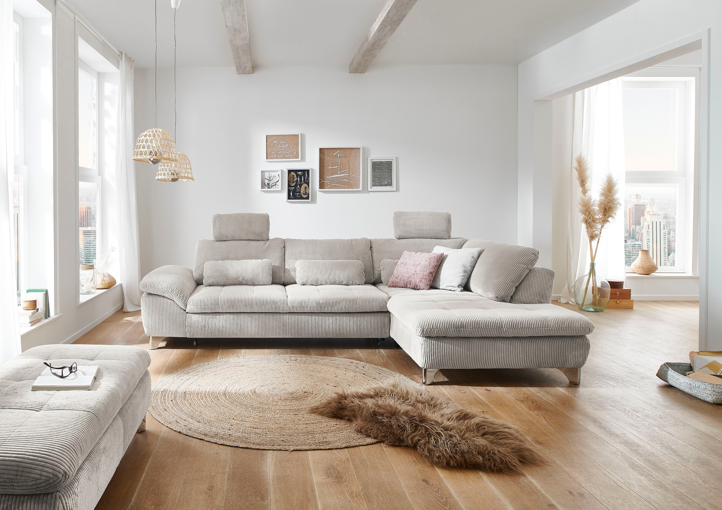 Die PlanBar Ecksofa "Ottomane MP-IN14007 L-Form, Breite 306 cm" wahlweise mit Schlaffunktion und verstellbaren Kopfstützen, in Cord
