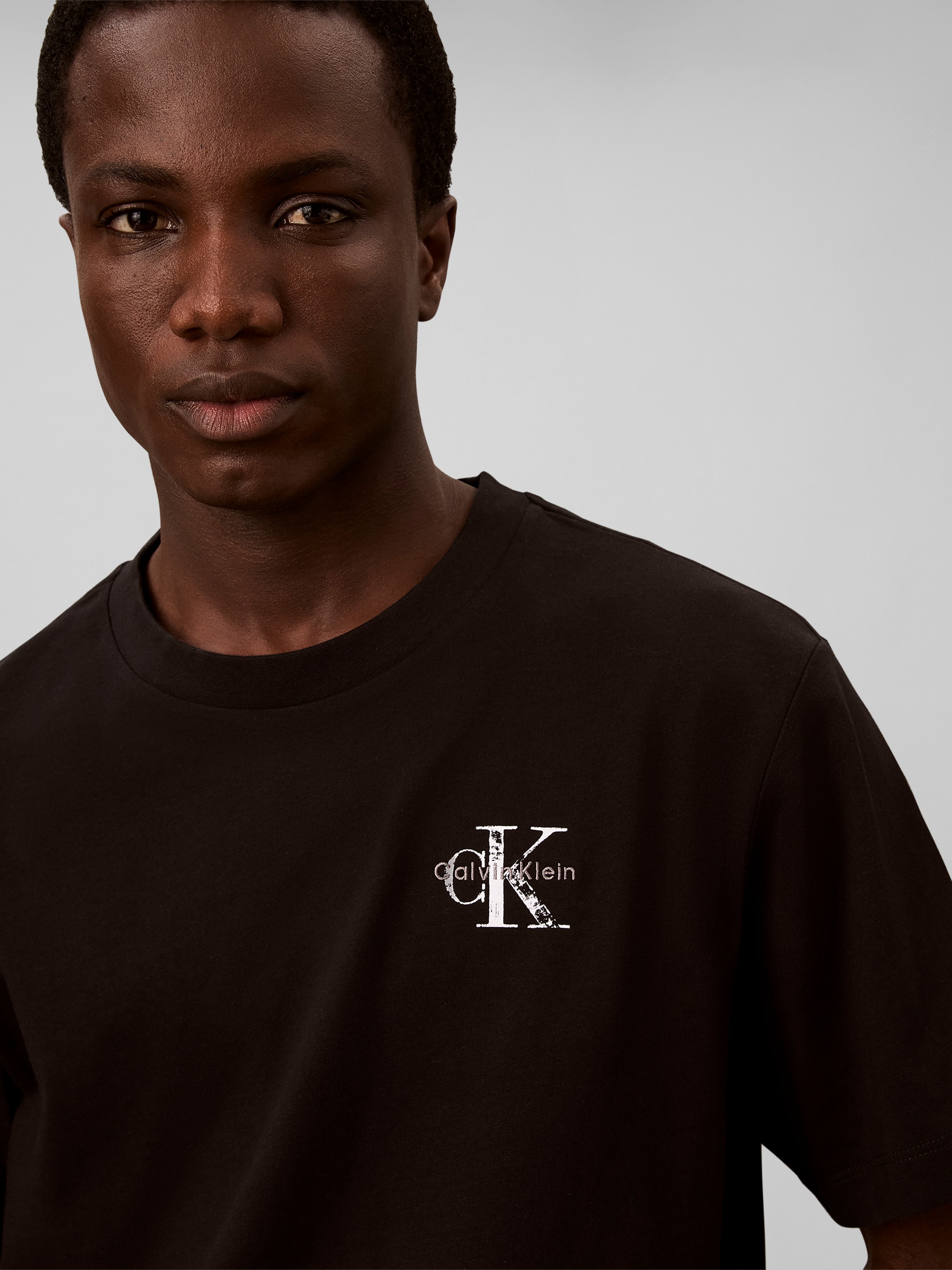 Calvin Klein T-Shirt »DISTRESS MONOLOGO« Regular fit mit Rückenprint