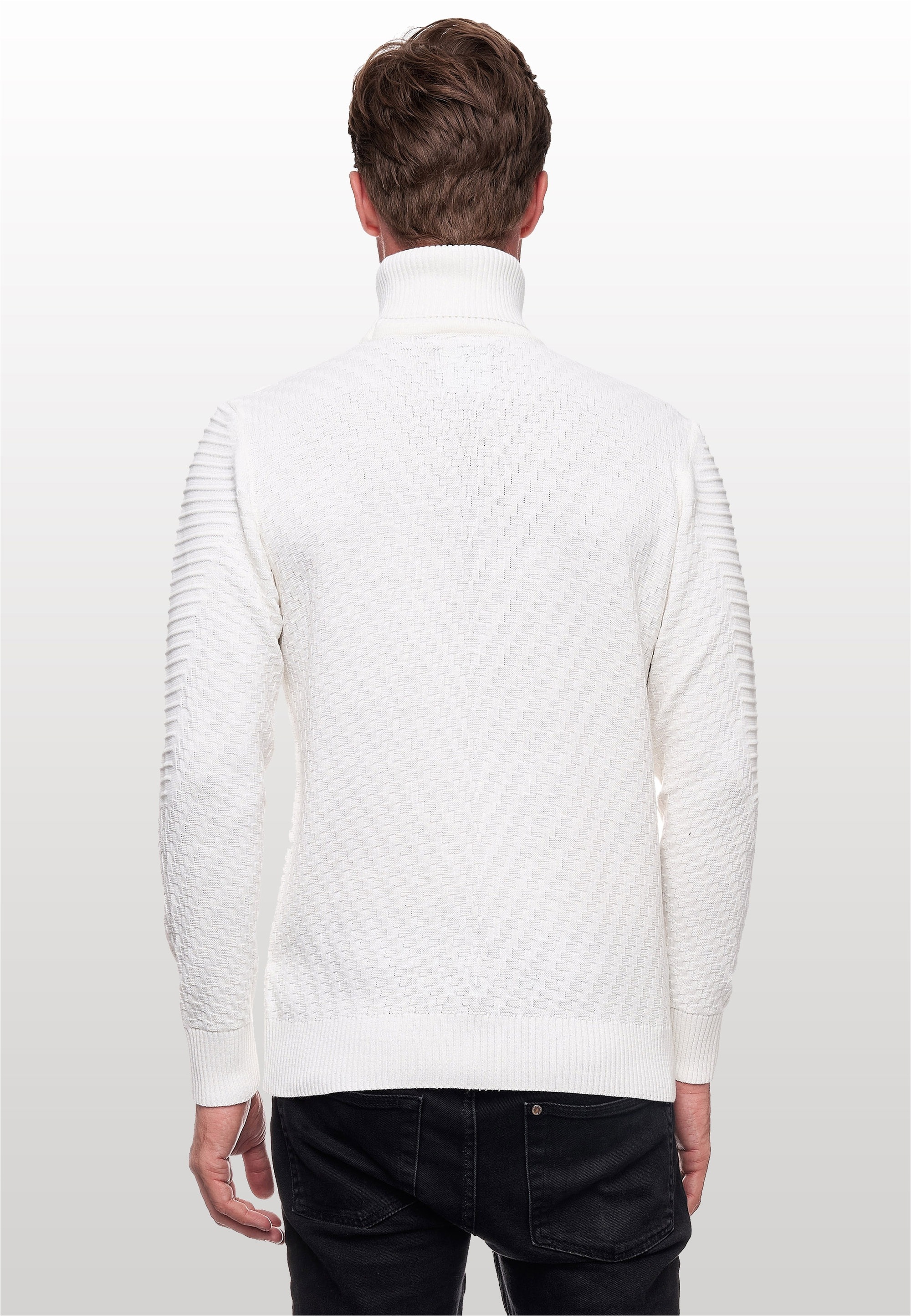 Rusty Neal Rollkragenpullover in stilvollem Feinstrick