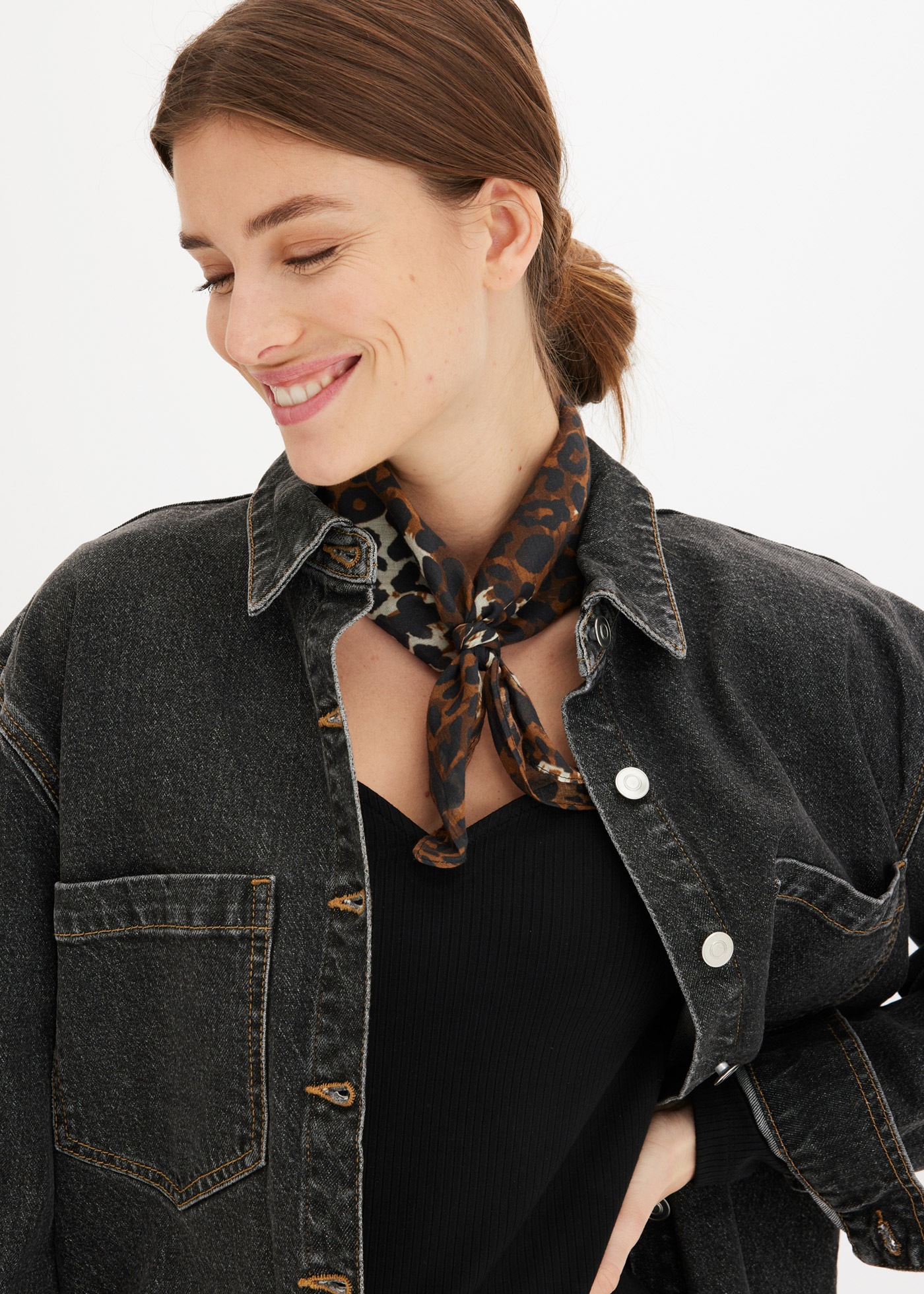 bonprix Nickituch aus Baumwolle, mit Leo-Alloverprint, leichtes Webmaterial günstig online kaufen