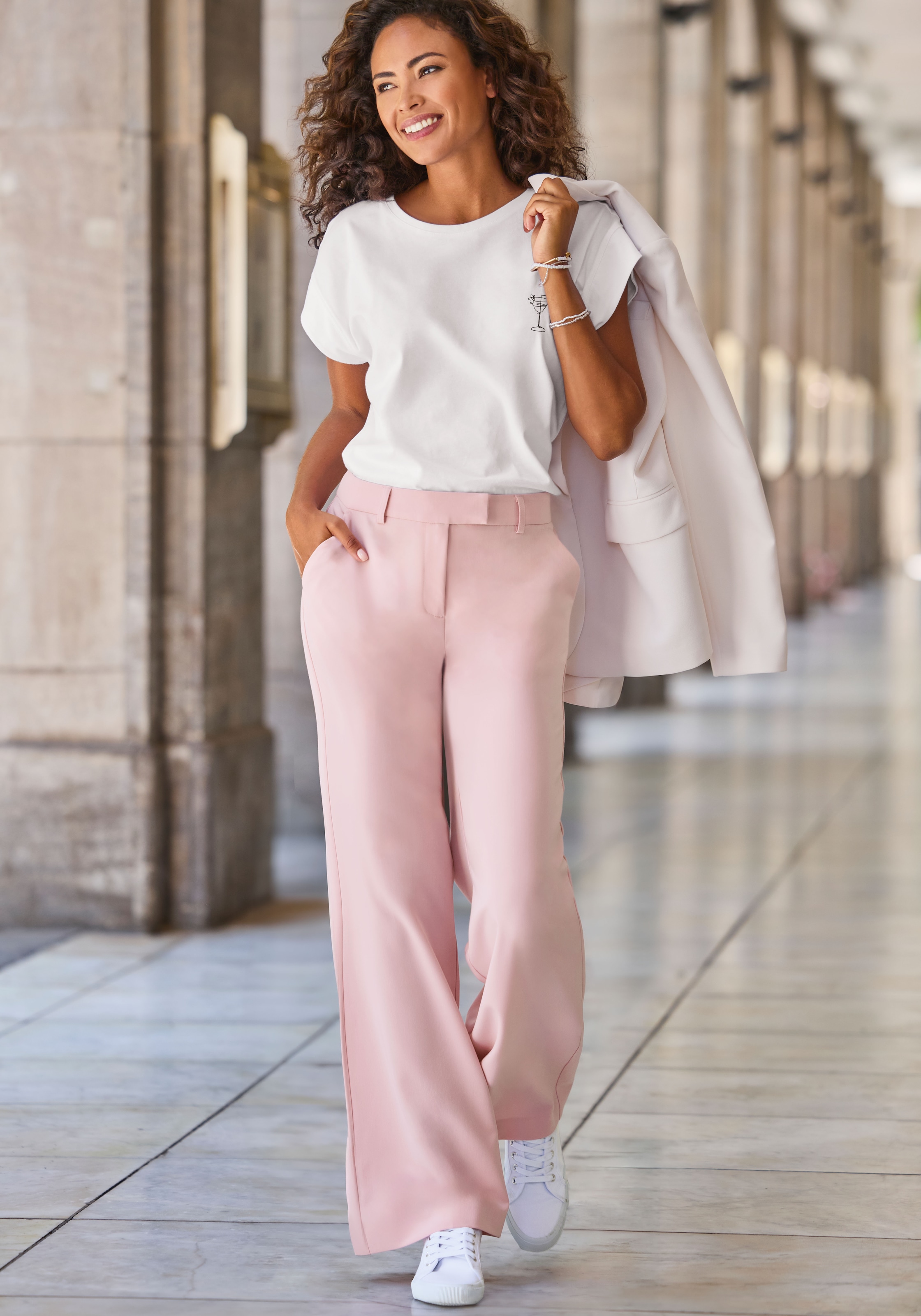 LASCANA Kurzarmshirt mit dezentem Frontdruck, T-Shirt aus Baumwolle, Printshirt, Basic