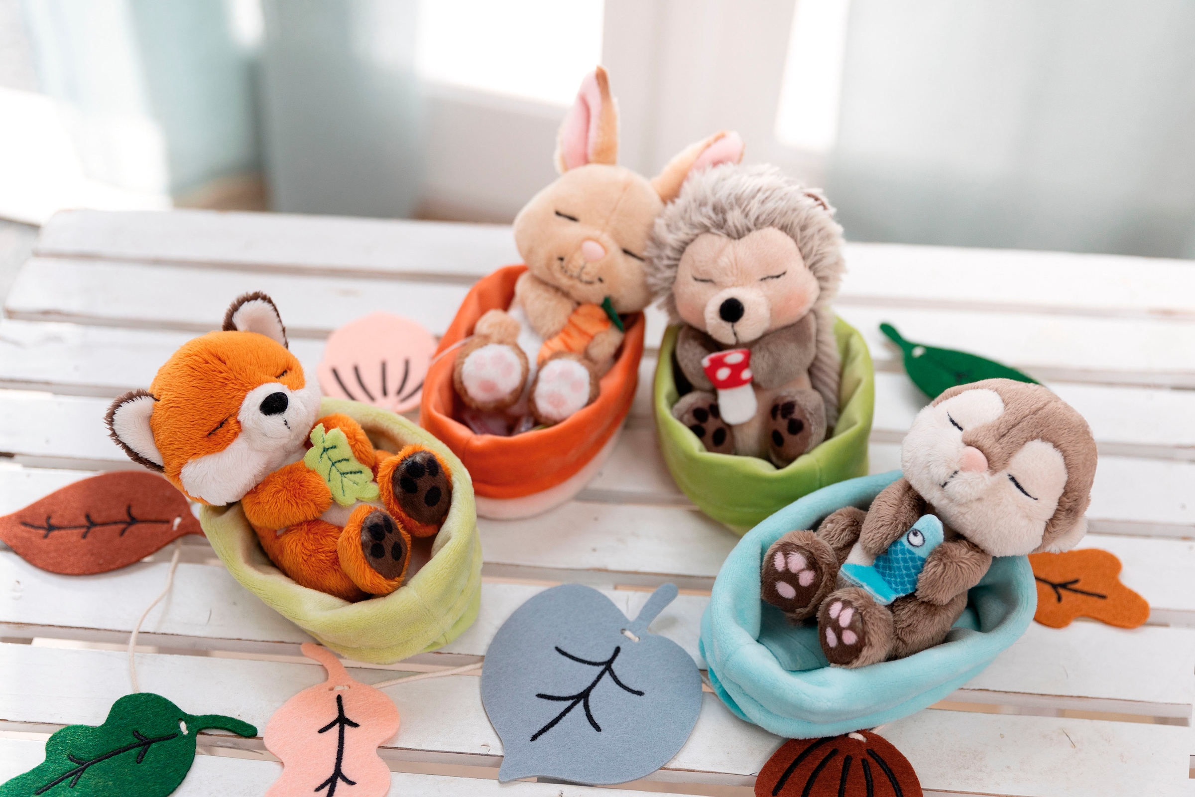 Nici Kuscheltier »Sleeping Pets GREEN, Hase mit Karotte 12 cm peach«, schlafend im Körbchen