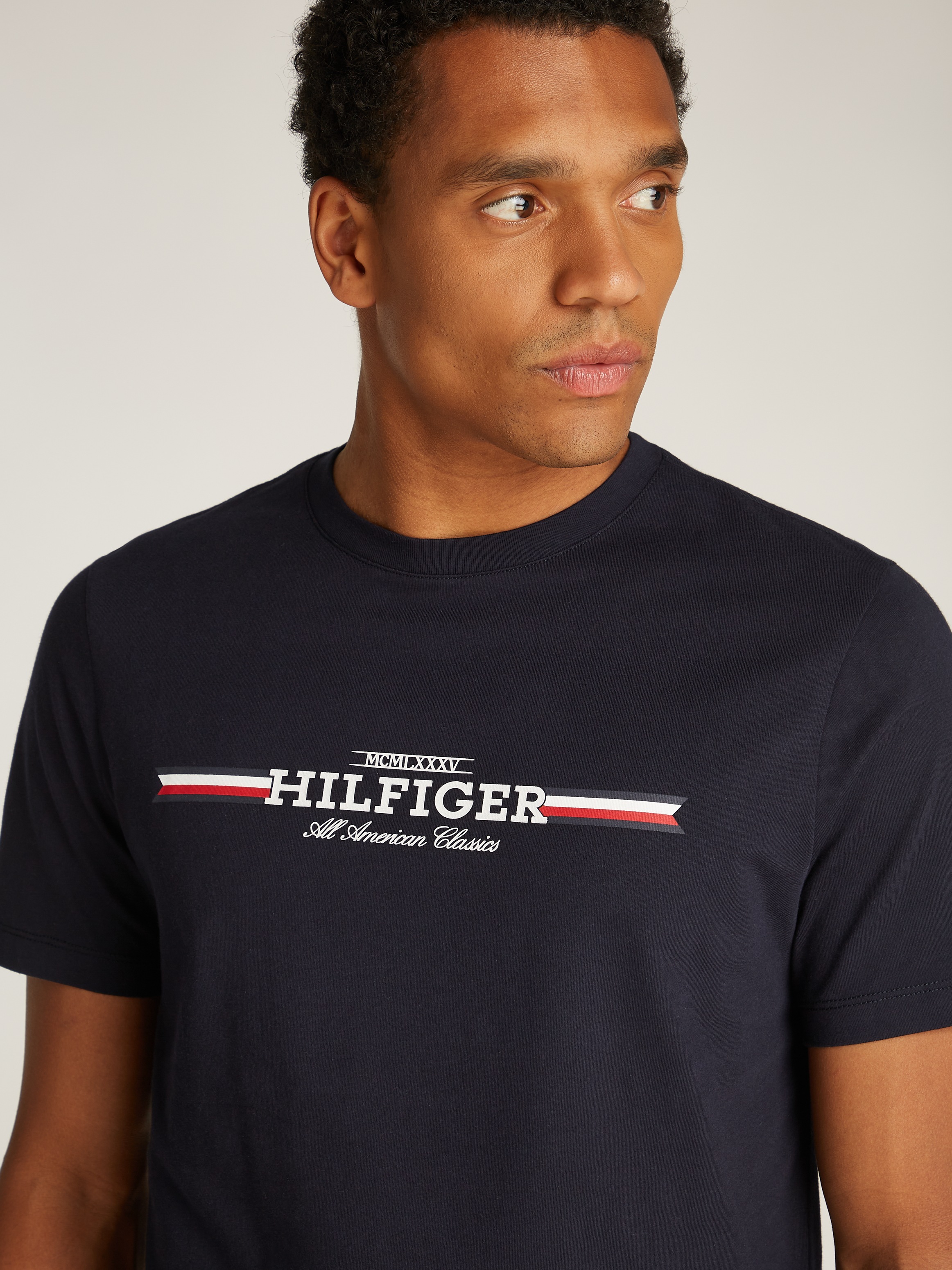 Tommy Hilfiger Rundhalsshirt »HILFIGER CHEST STRIPE TEE«