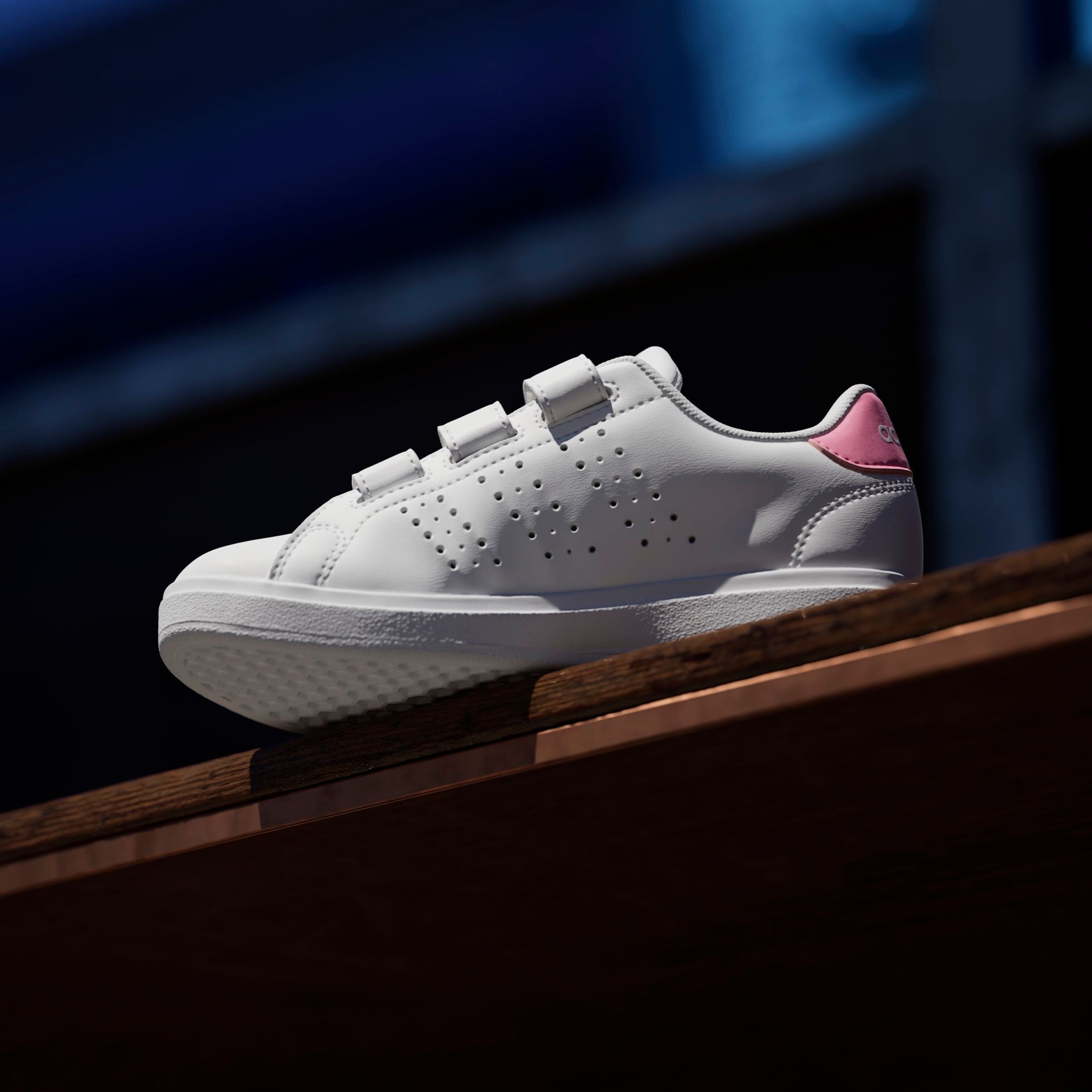 adidas Sportswear Klettschuh »ADVANTAGE BASE 2.0 KIDS«, Design auf den Spuren des adidas Stan Smith