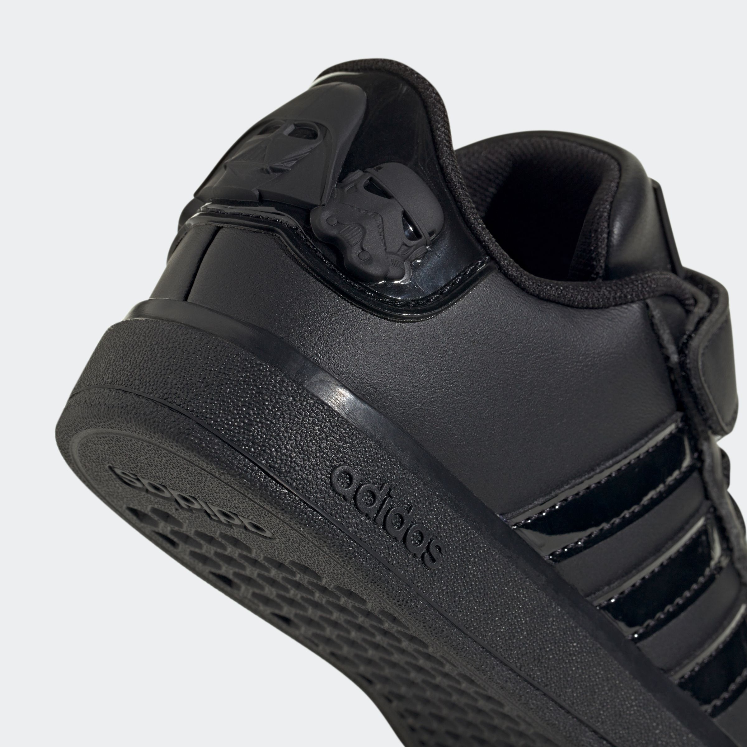 adidas Sportswear Sneaker »ADIDAS STAR WARS GRAND COURT 2.0 KIDS SCHUH«, Design auf den Spuren des adidas Superstar