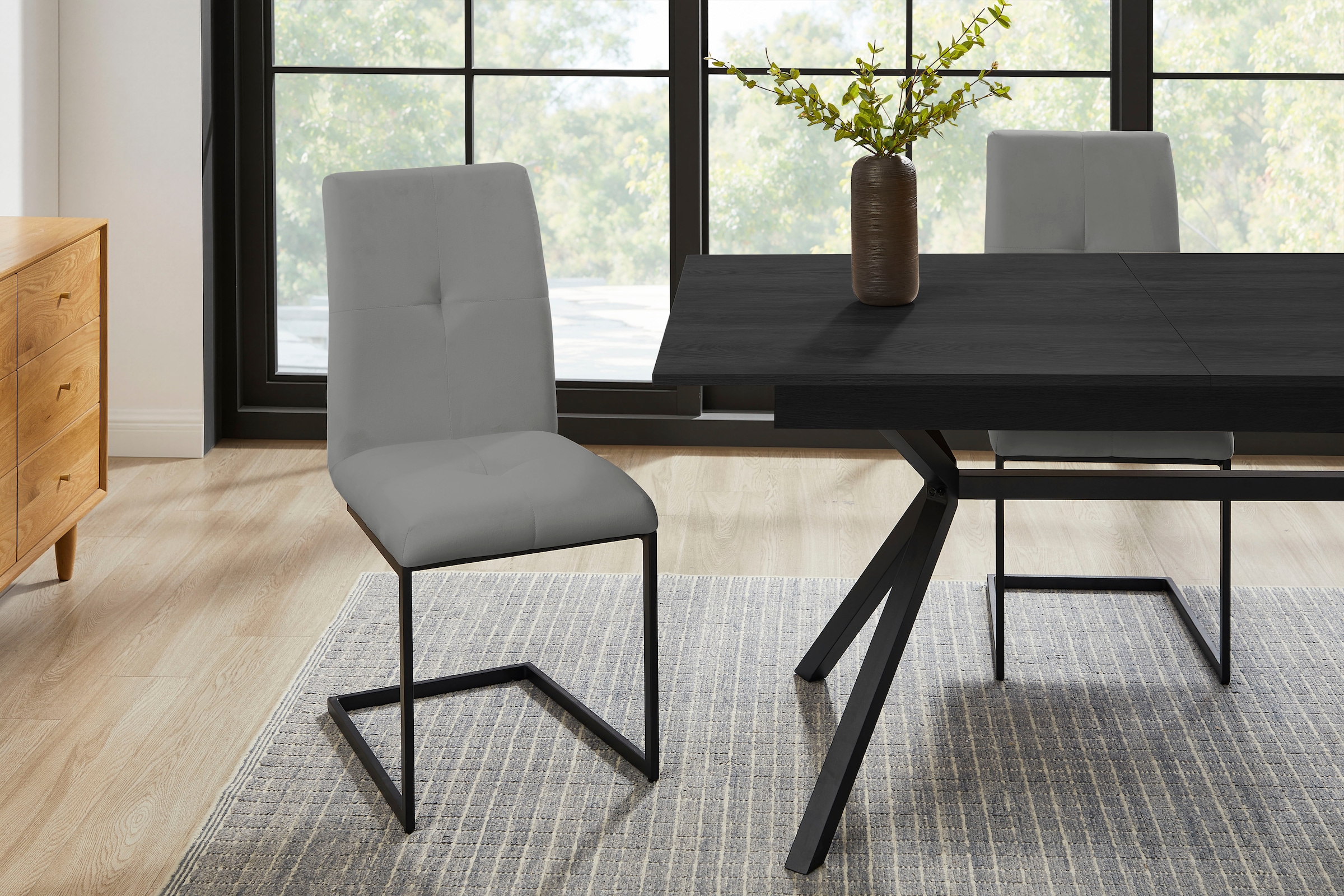 INOSIGN Esszimmerstuhl »Vendy« (Set) 2 Stk.mit verstellbaren Füßen und robustem, pulverbeschichtetem Gestell.