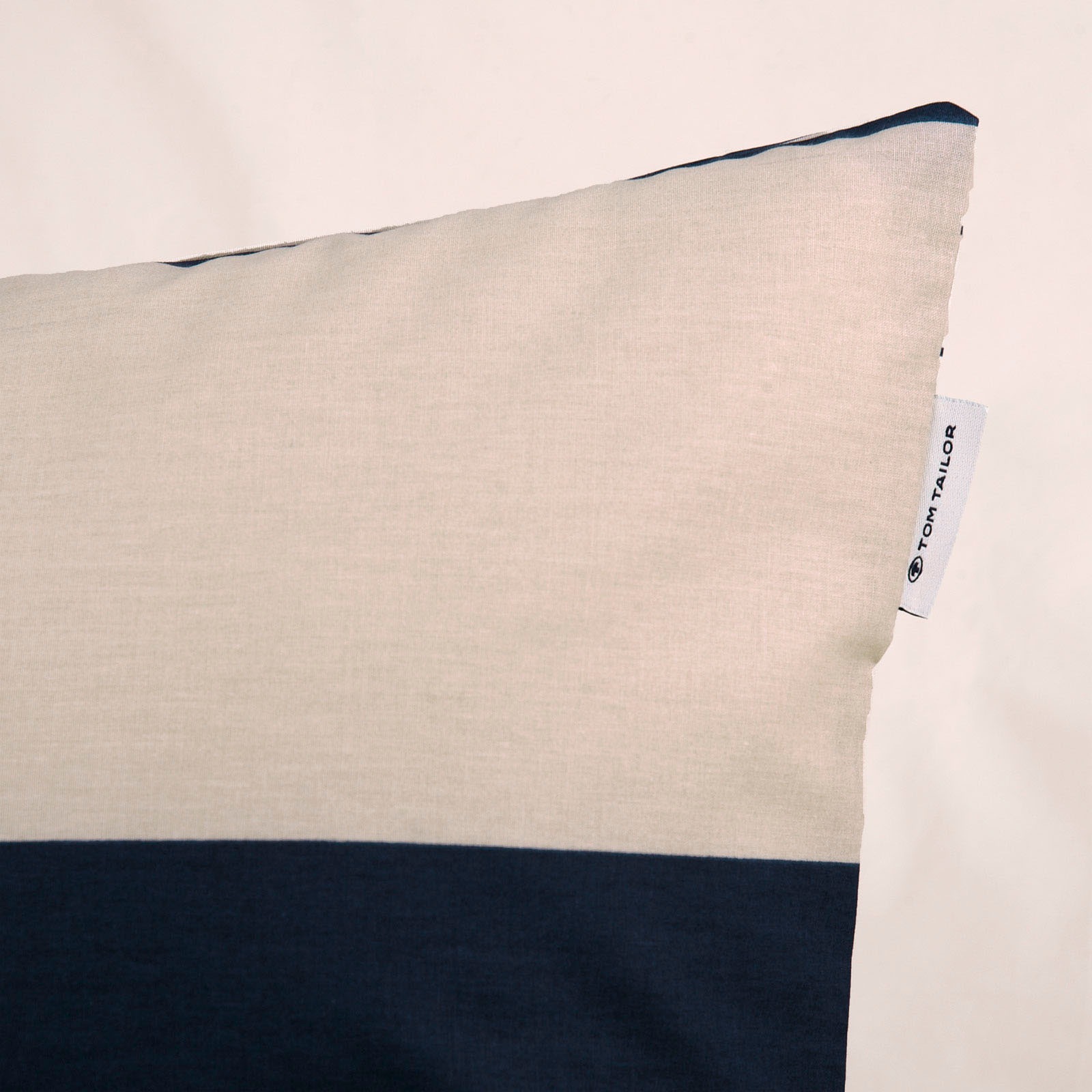 TOM TAILOR HOME Bettwäsche »BOLD STRIPES in Gr. 135x200cm, 155x220cm oder 200x220cm«, new bedroom, mit farbigem Markenreißverschluss
